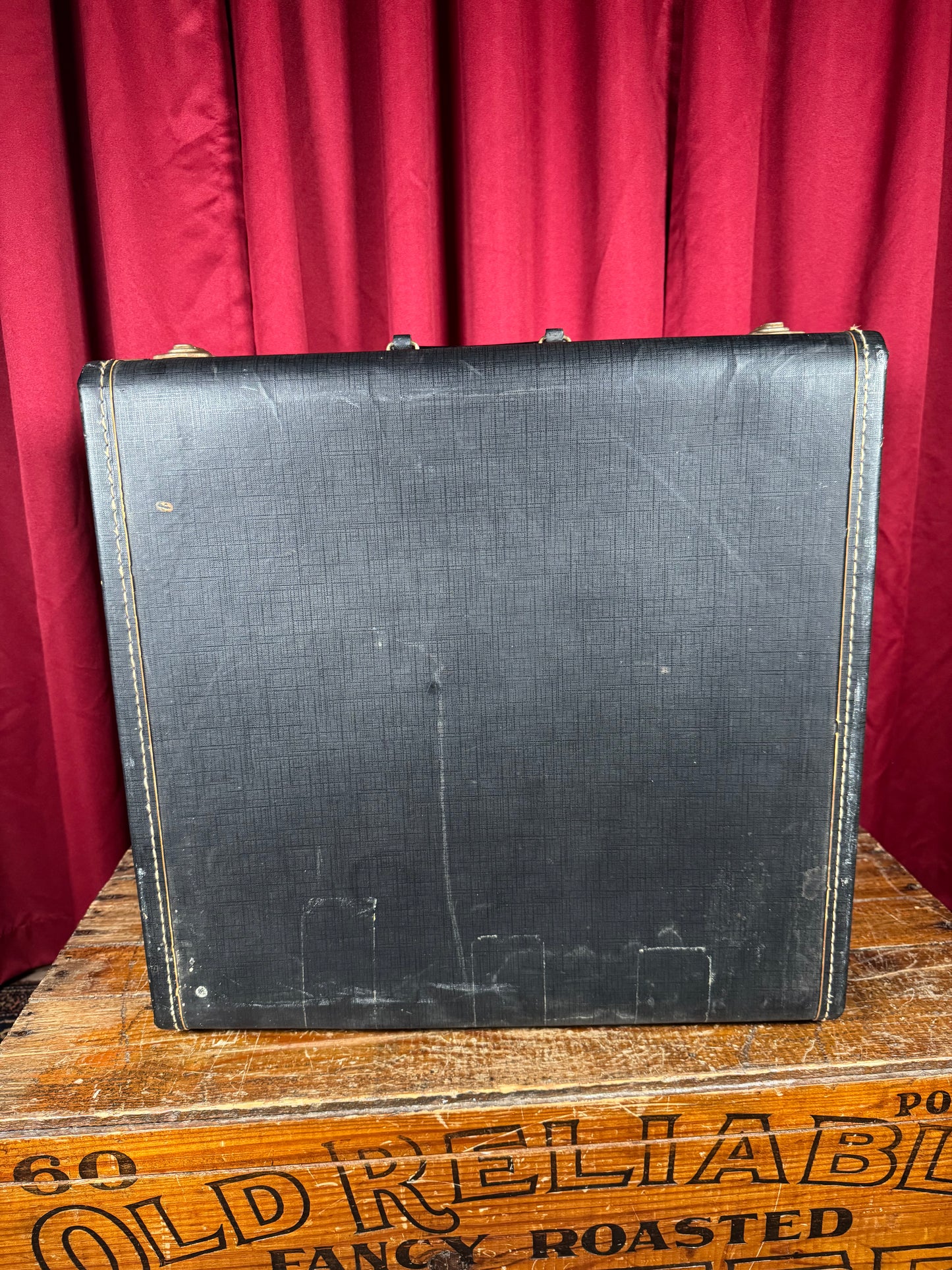 1960s Ludwig no. 8025 Suitcase-Style Snare Drum Case