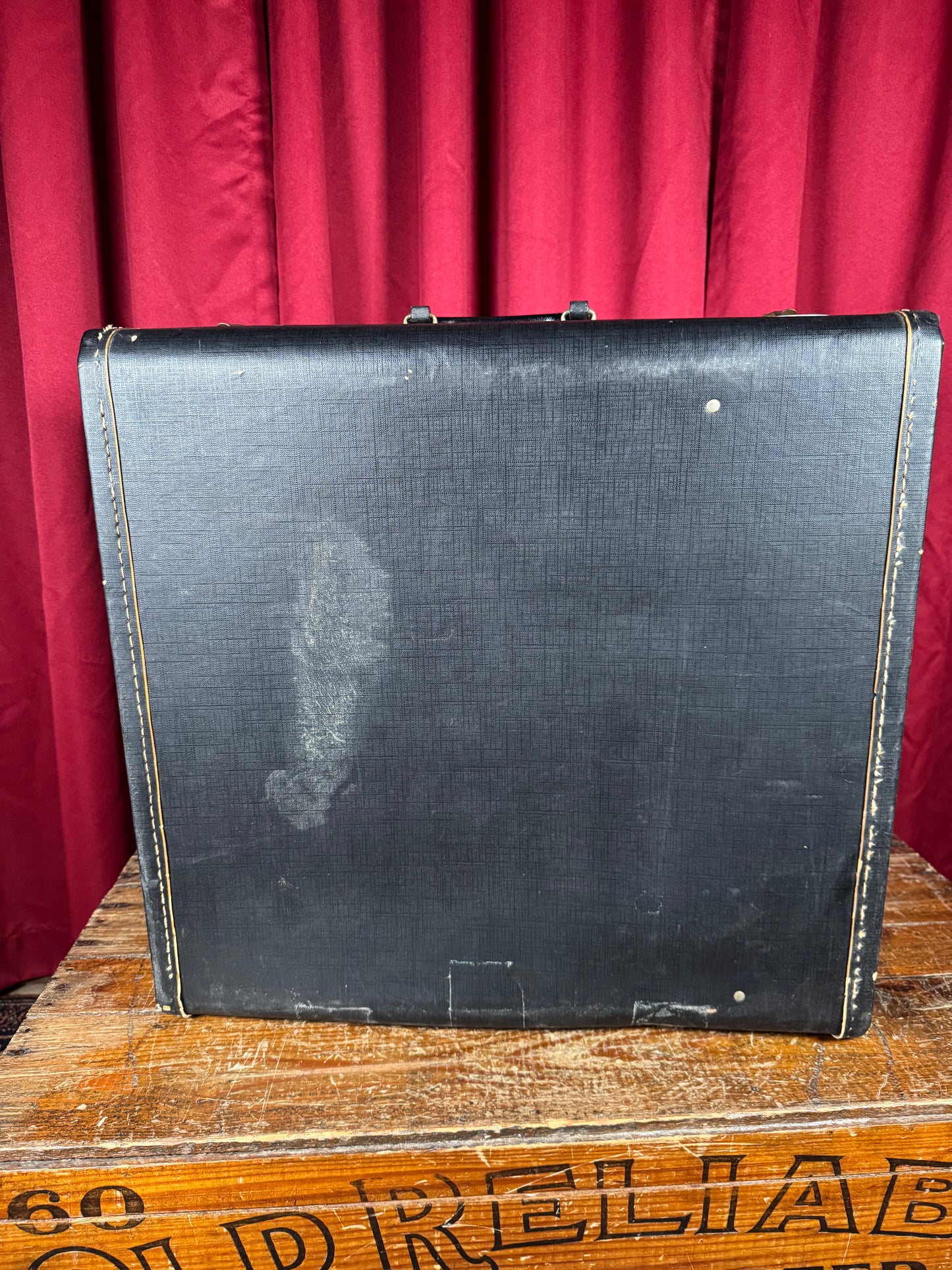 1960s Ludwig no. 8025 Suitcase-Style Snare Drum Case