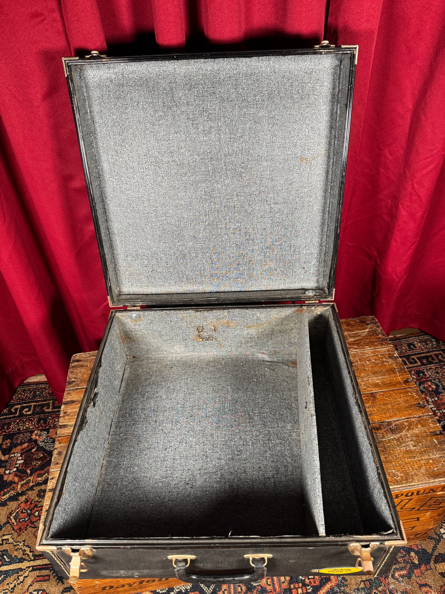 1960s Ludwig no. 8025 Suitcase-Style Snare Drum Case