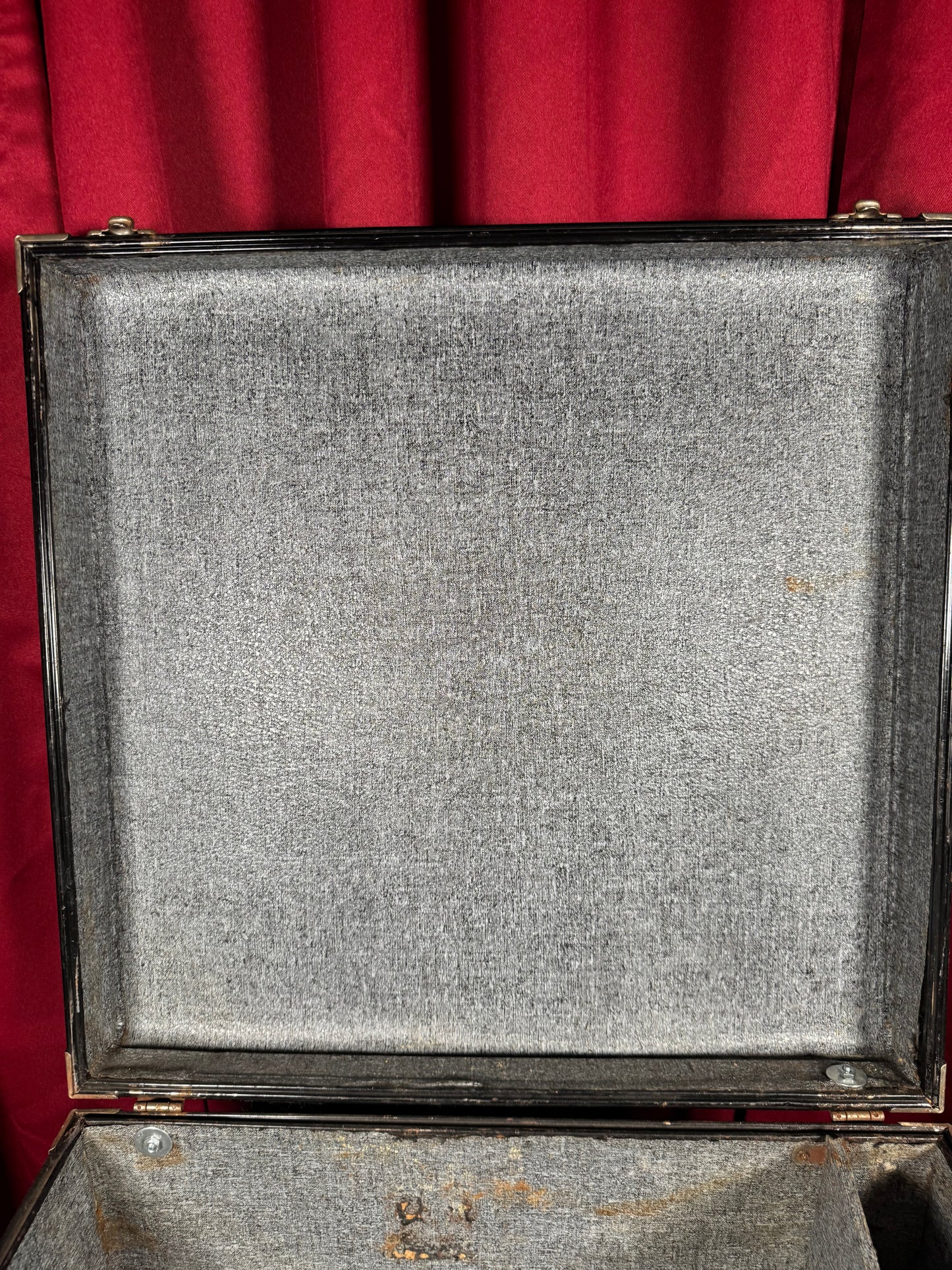 1960s Ludwig no. 8025 Suitcase-Style Snare Drum Case