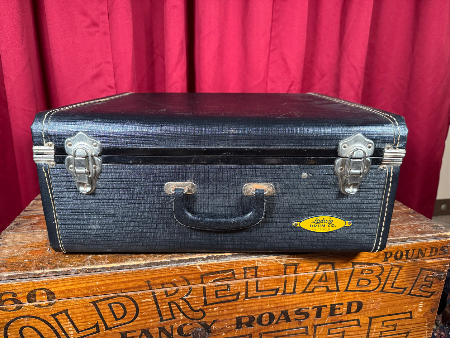 1960s Ludwig no. 8025 Suitcase-Style Snare Drum Case