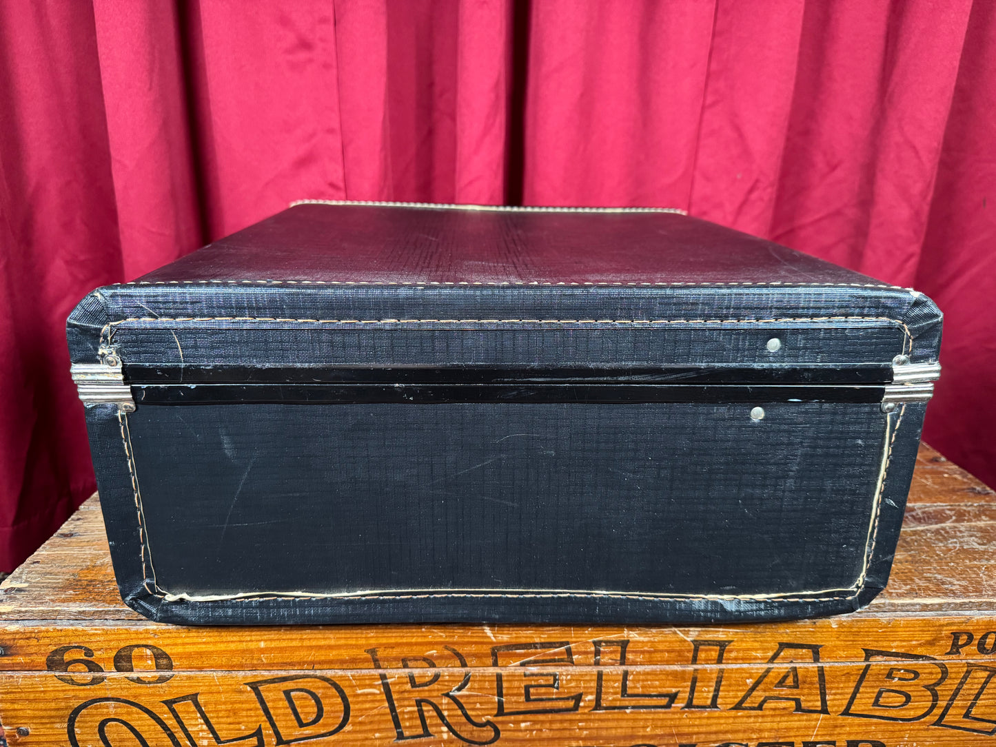 1960s Ludwig no. 8025 Suitcase-Style Snare Drum Case