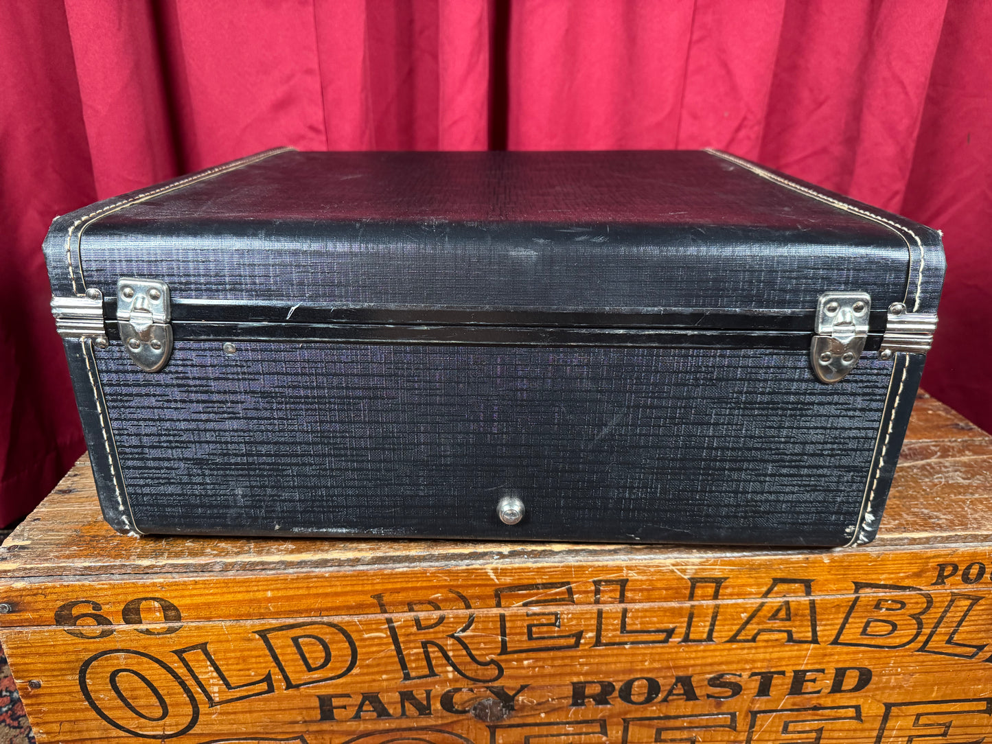 1960s Ludwig no. 8025 Suitcase-Style Snare Drum Case