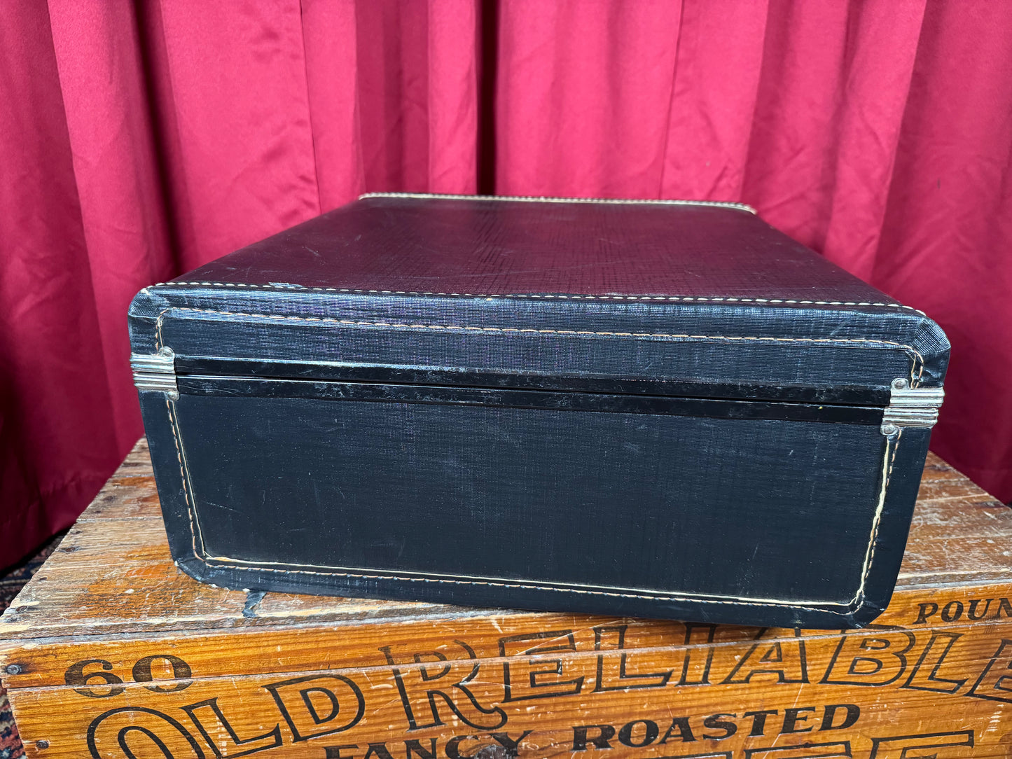 1960s Ludwig no. 8025 Suitcase-Style Snare Drum Case