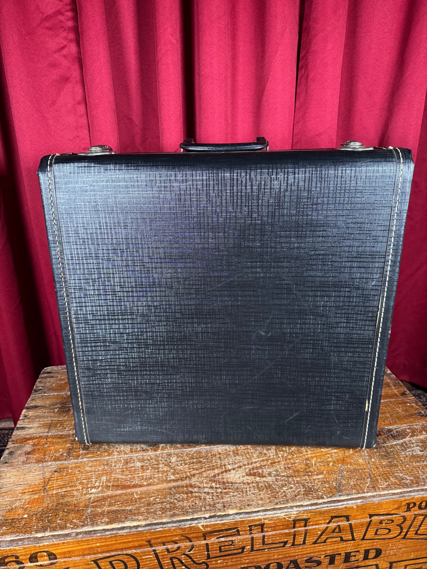 1960s Ludwig no. 8025 Suitcase-Style Snare Drum Case