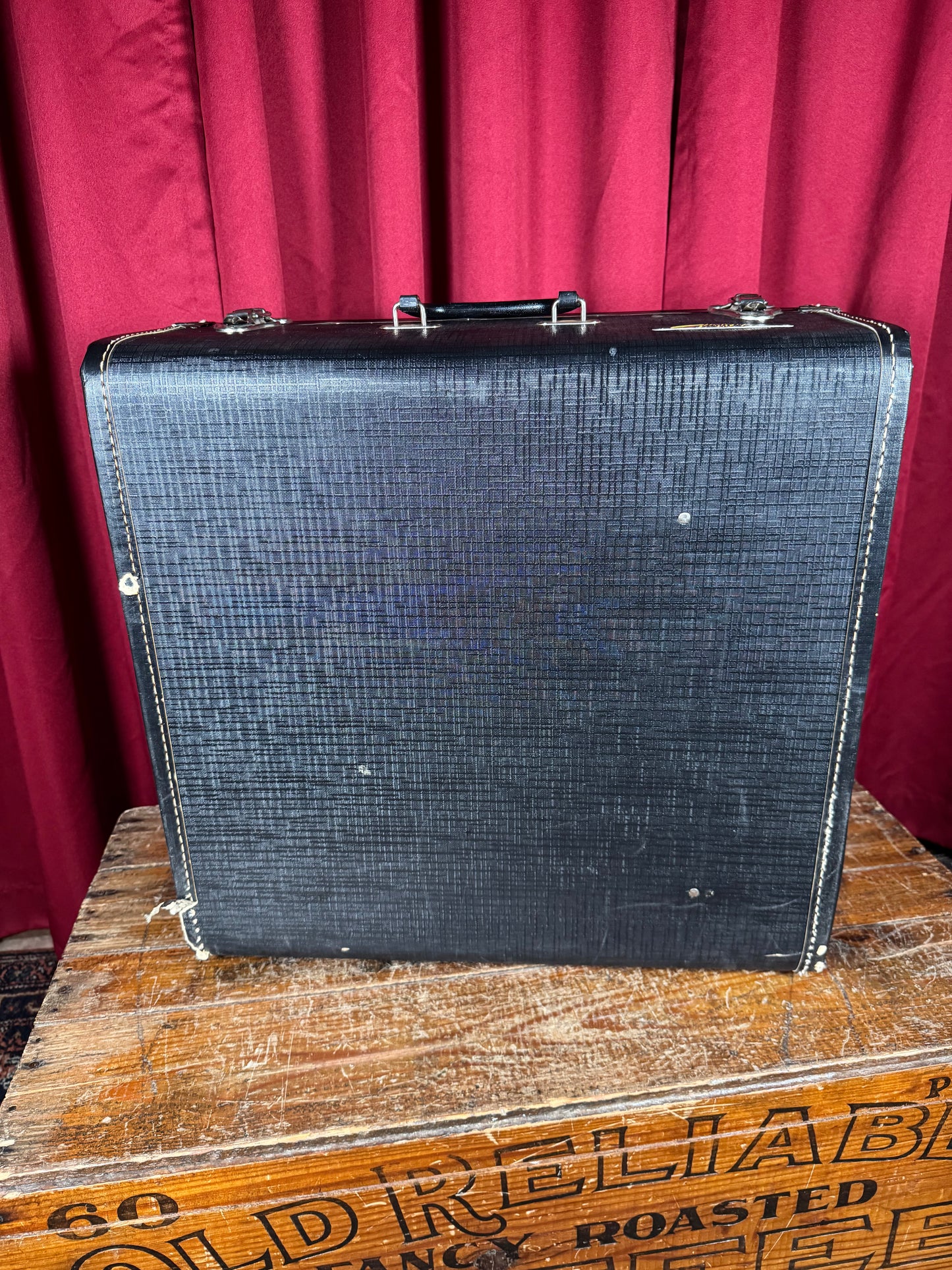 1960s Ludwig no. 8025 Suitcase-Style Snare Drum Case