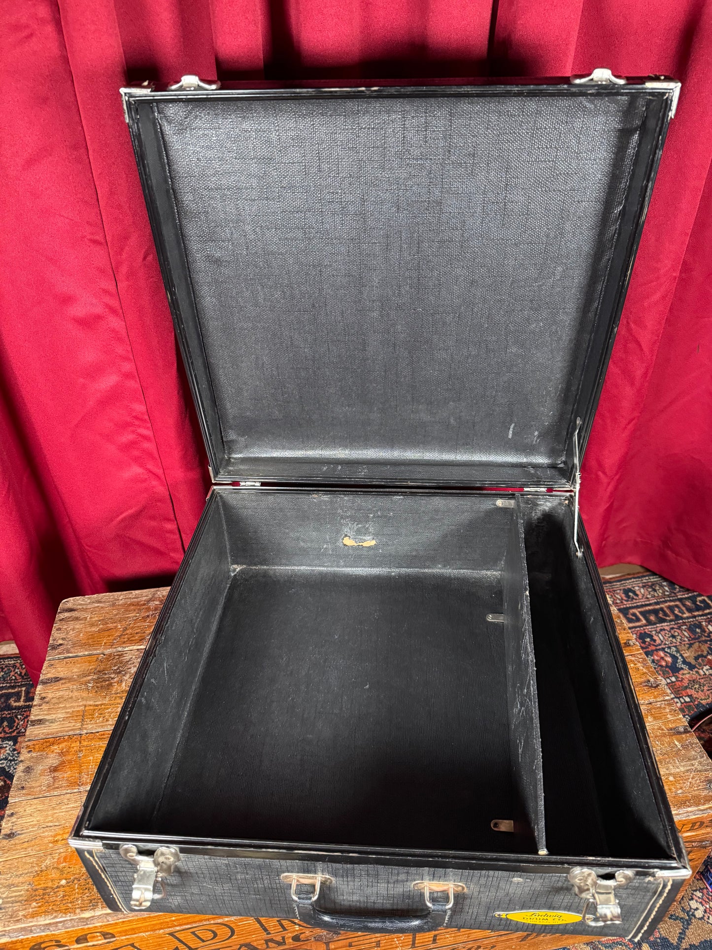 1960s Ludwig no. 8025 Suitcase-Style Snare Drum Case