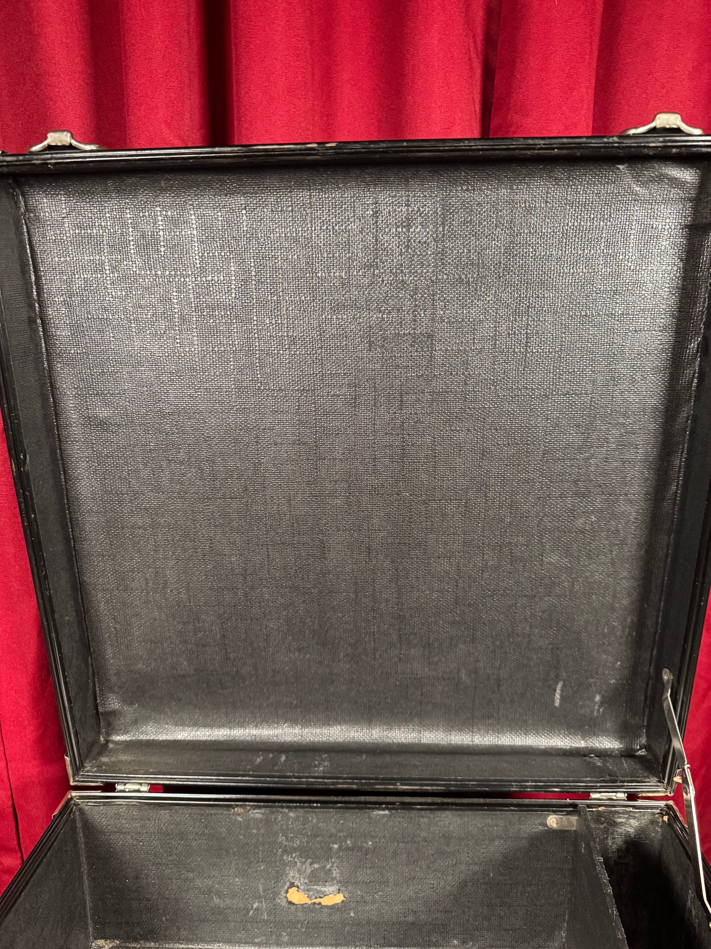 1960s Ludwig no. 8025 Suitcase-Style Snare Drum Case