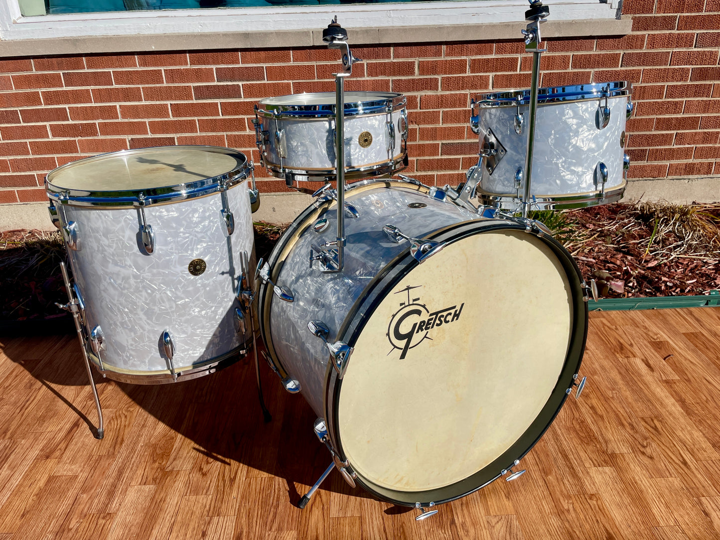 1950s Gretsch 6 ply Round Badge Name Band Outfit Drum Set White Marine Pearl 22/13/16 w/ 5.5x14 Snare