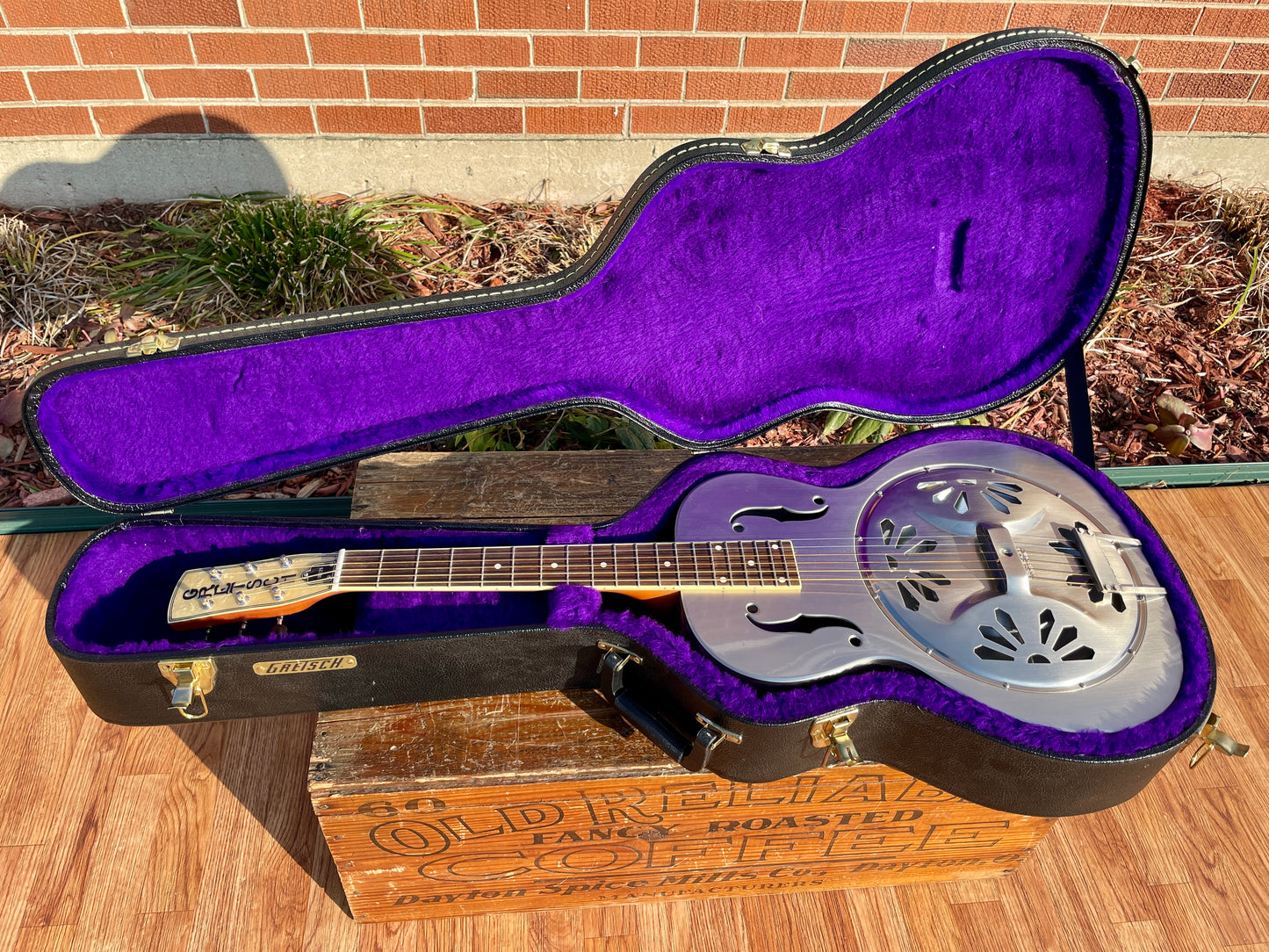 2016 Gretsch G9221 Bobtail Round-Neck Acoustic / Electric Steel Body Resonator Guitar w/OHSC