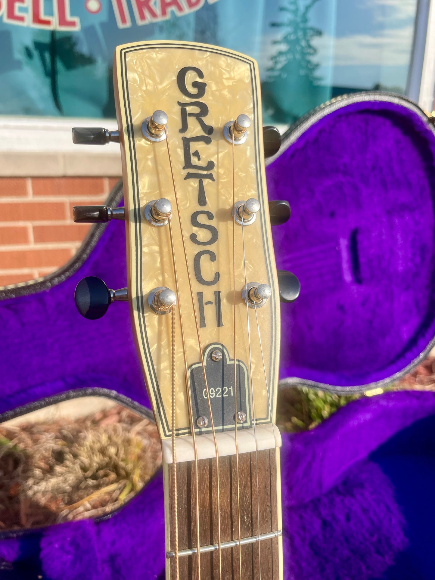 2016 Gretsch G9221 Bobtail Round-Neck Acoustic / Electric Steel Body Resonator Guitar w/OHSC