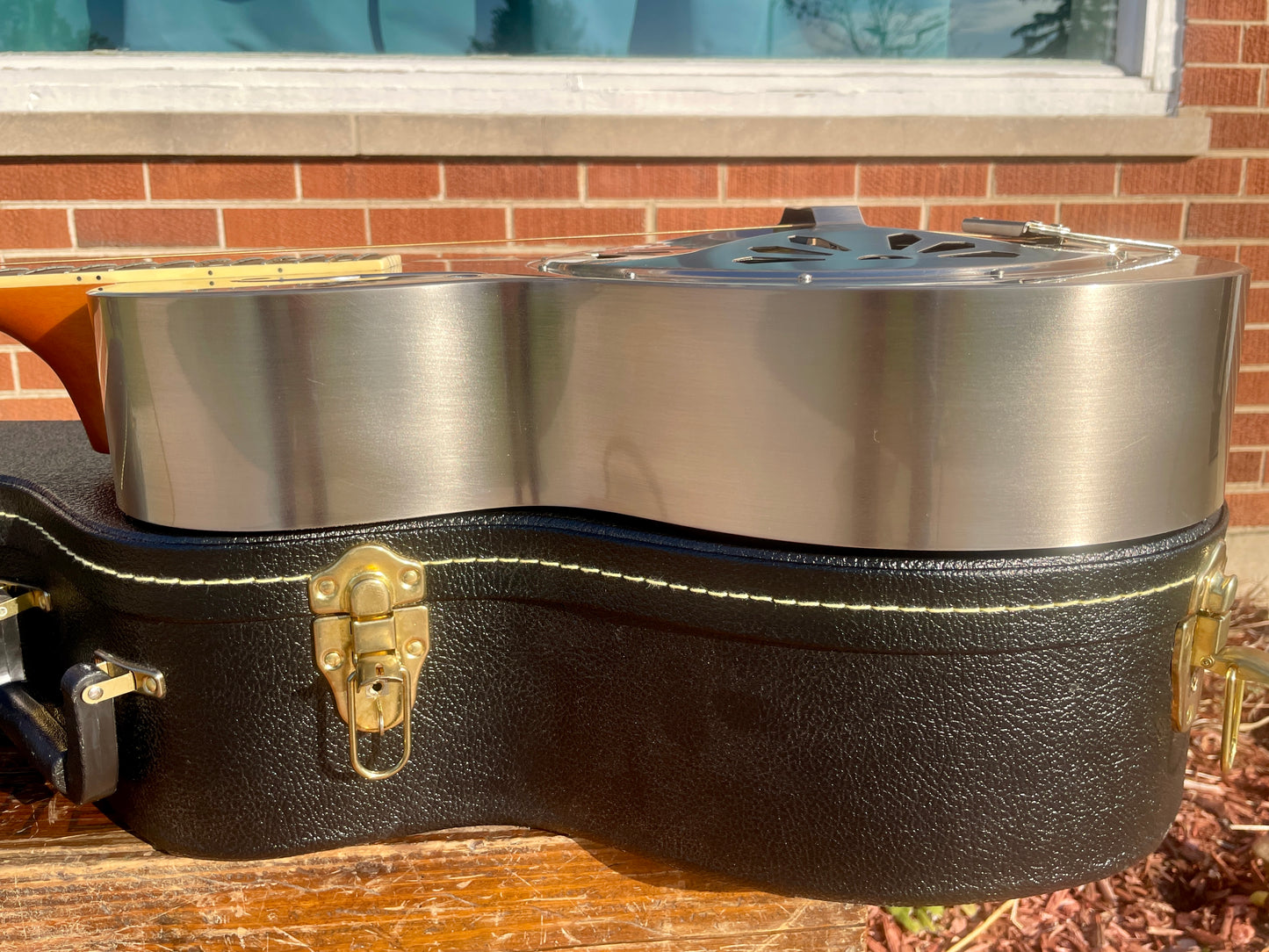 2016 Gretsch G9221 Bobtail Round-Neck Acoustic / Electric Steel Body Resonator Guitar w/OHSC