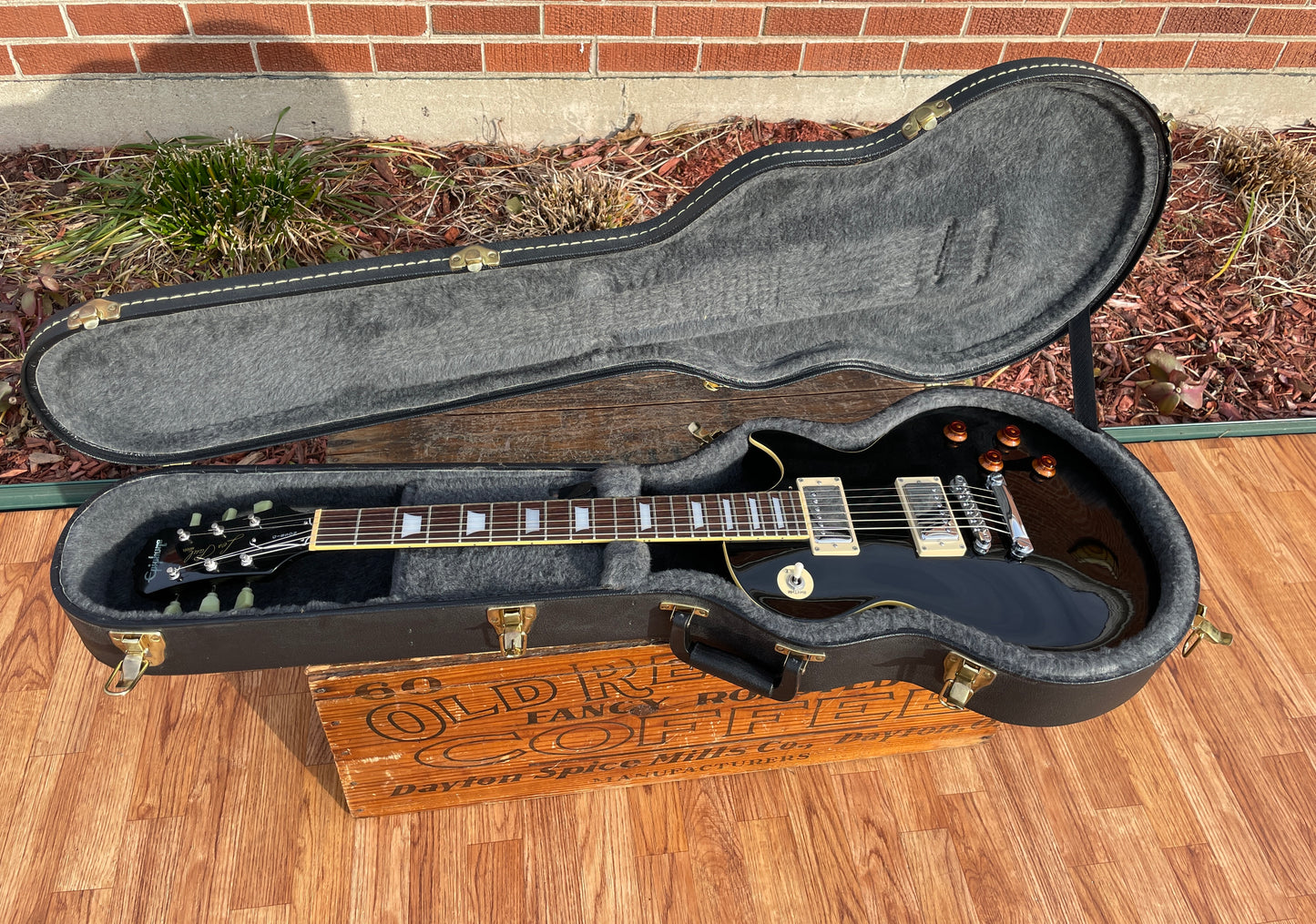 2006 Epiphone Les Paul Standard Electric Guitar Ebony w/ OHSC