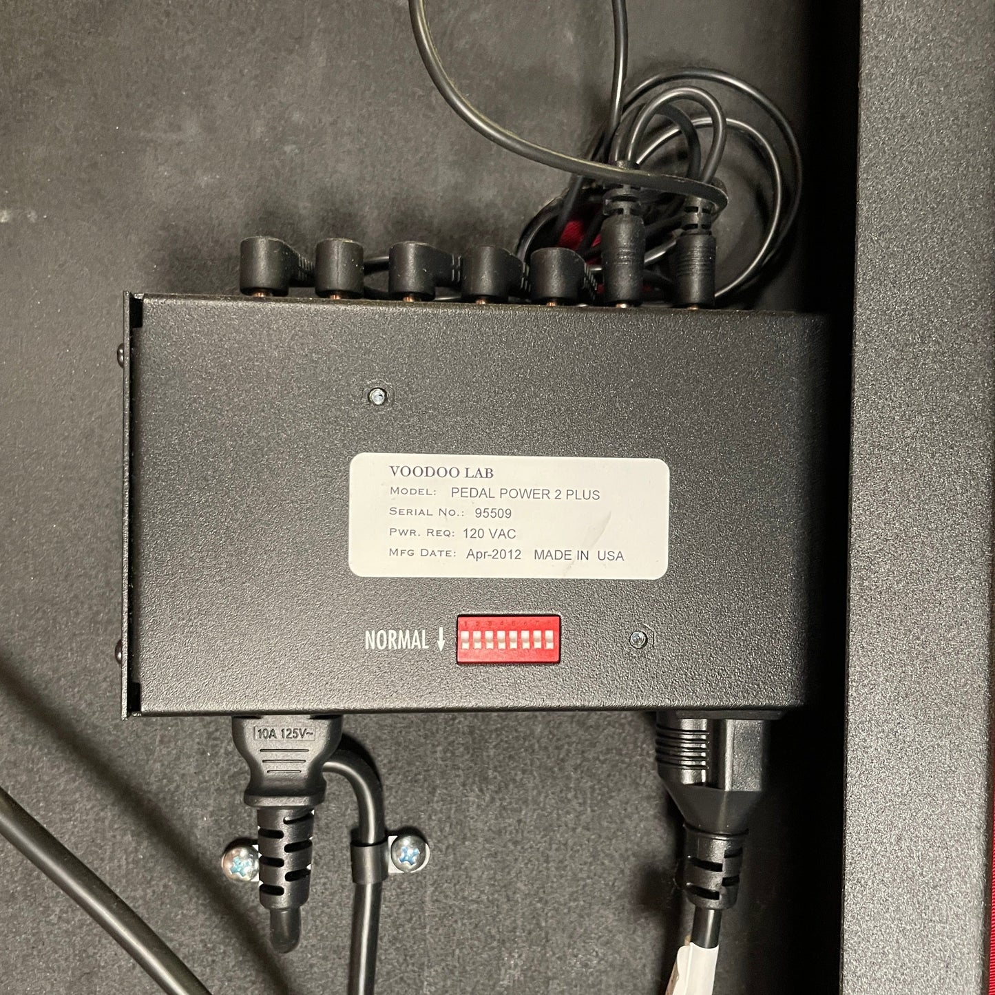 Trailer Trash PS2816 ProSeries 28"x16" Pedal Board with Voodoo Lab Pedal Power 2 Plus
