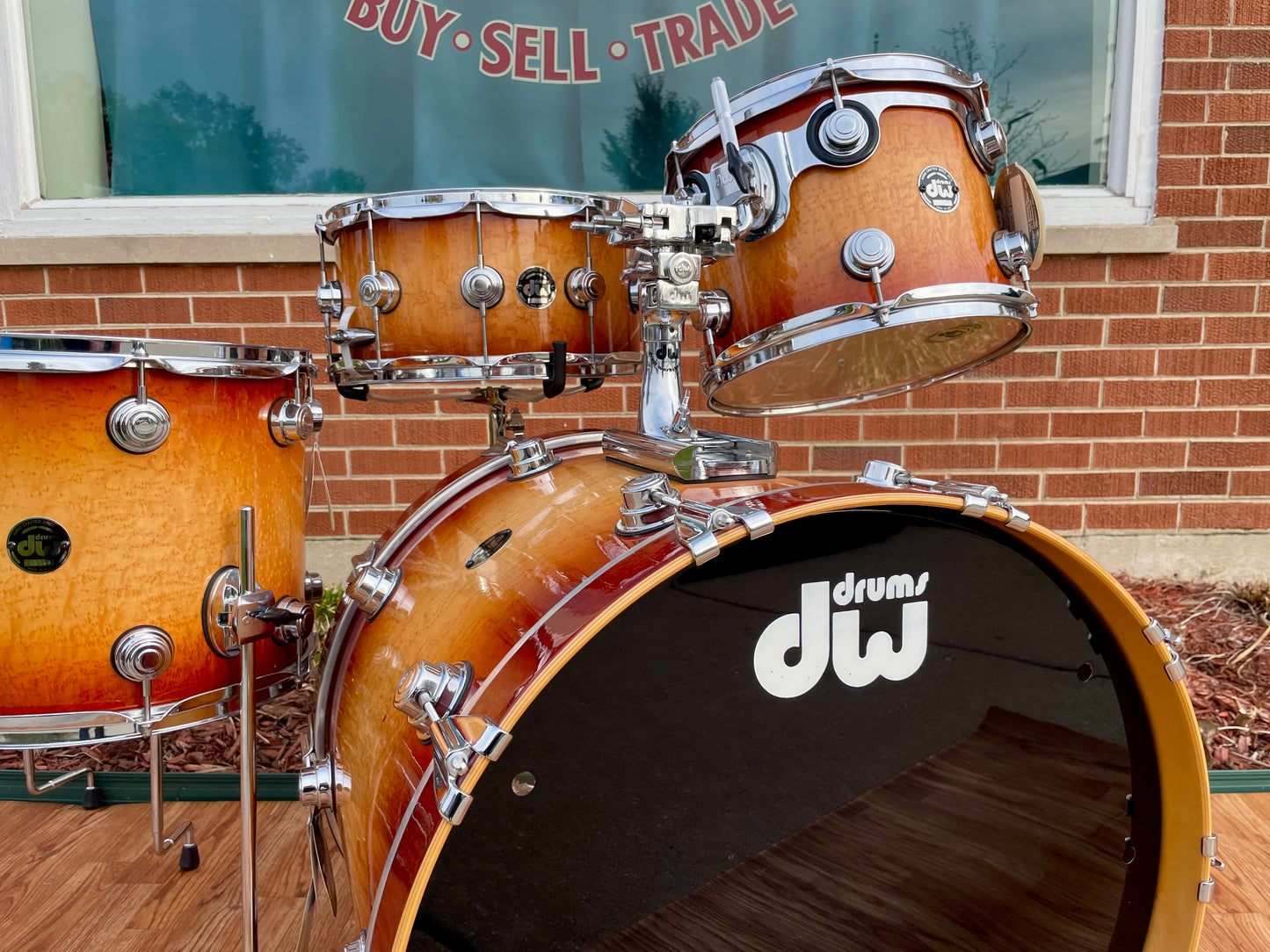 2002 DW Collector's Series Besse Forest Exotic Super Birdseye Maple Drum Set Burnt Toast Burst 22/12/14/16 w/ 7x14 Snare Drum Workshop