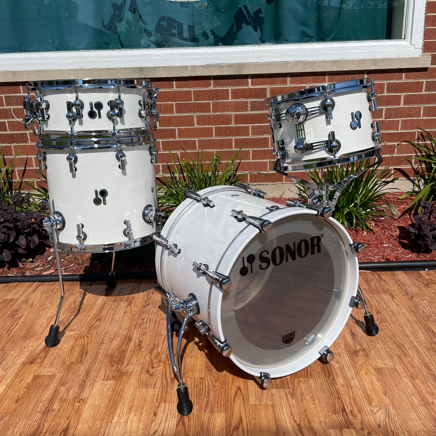 Sonor SQ2 Maple Medium Bop Drum Set 18/12/14/6x14 Pure White