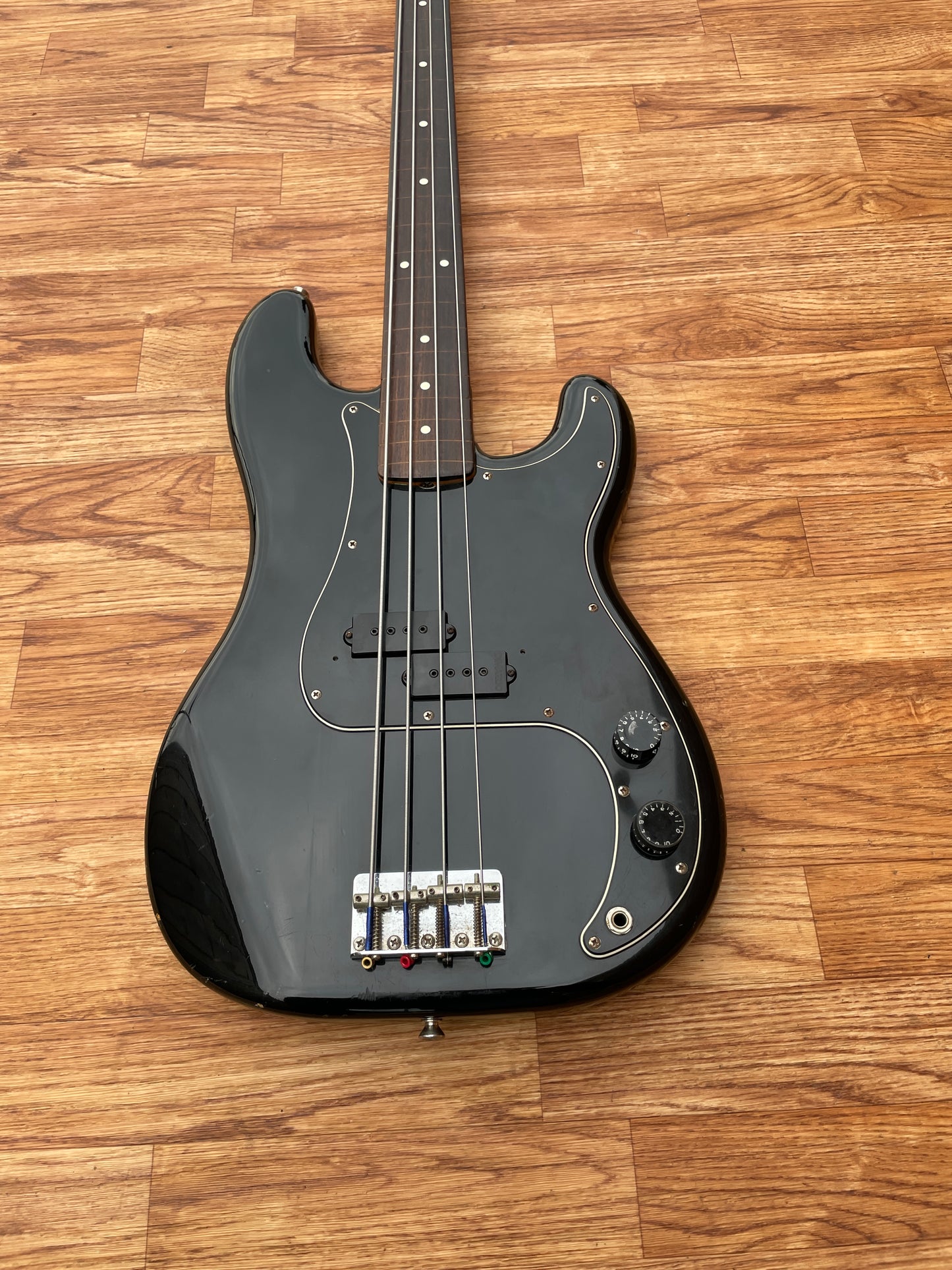 1983 Fender Squier Fretless Precision Bass Guitar Black Flame Maple MIJ w/Gig Bag