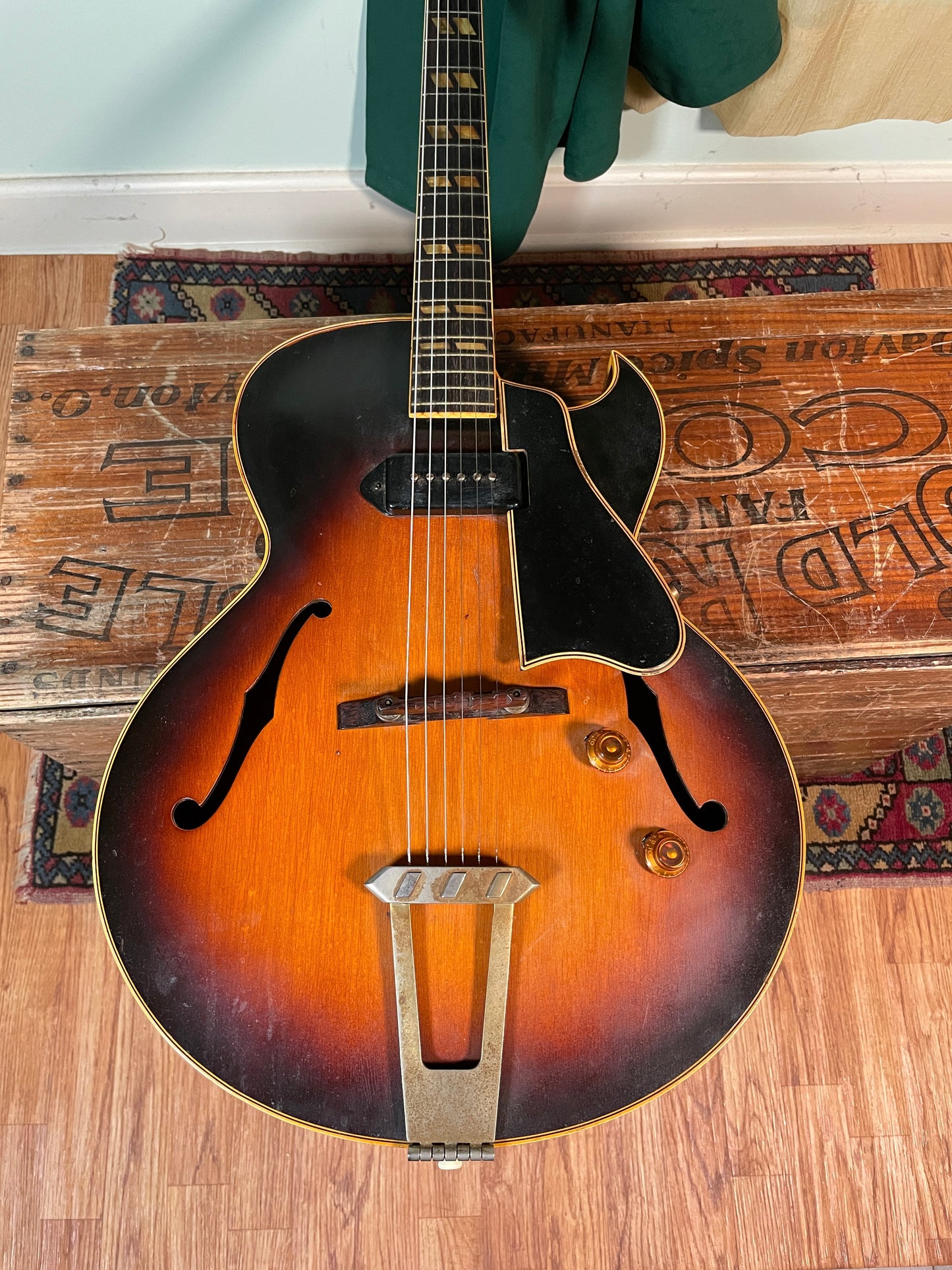 1955 Gibson ES-175 Hollowbody Electric Guitar Sunburst P-90 Pickup w/ HSC