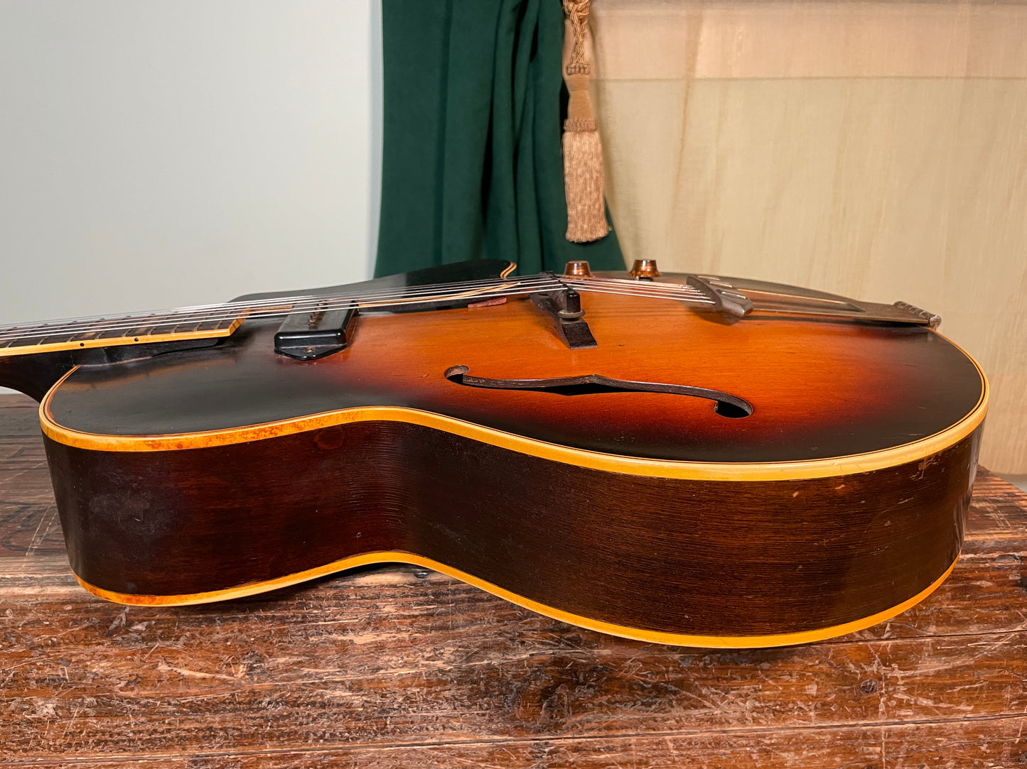 1955 Gibson ES-175 Hollowbody Electric Guitar Sunburst P-90 Pickup w/ HSC