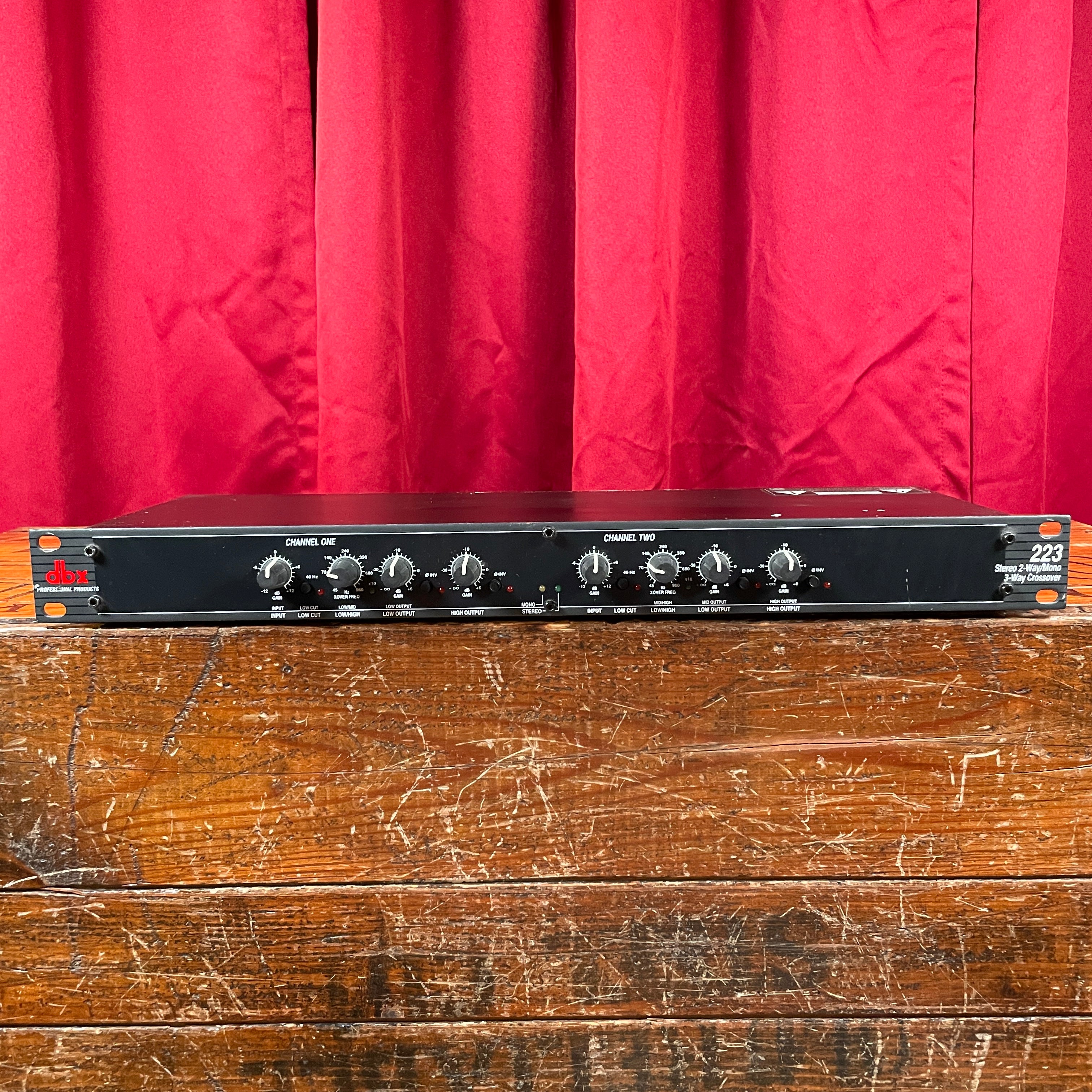 dbx 223 Stereo 2-Way / Mono 3-Way Crossover – Drugan's Drums & Guitars