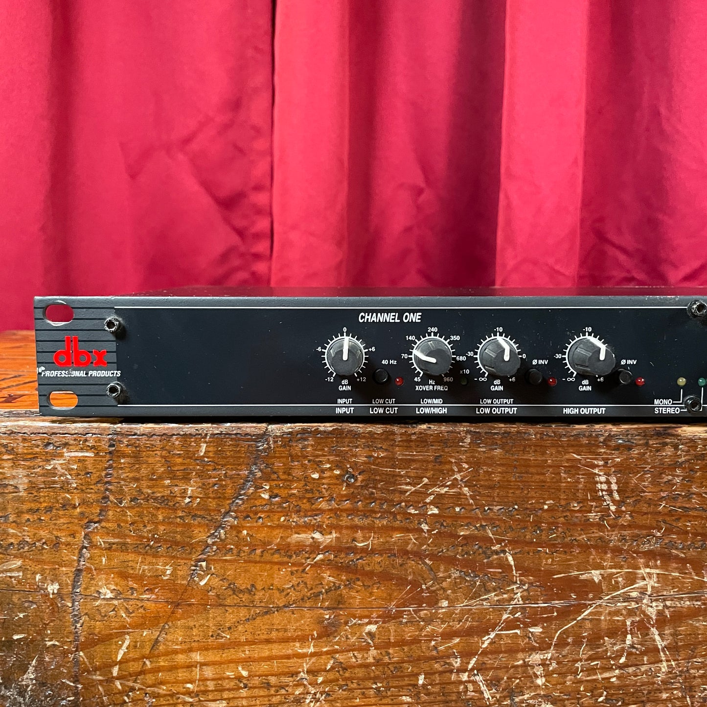 dbx 223 Stereo 2-Way / Mono 3-Way Crossover