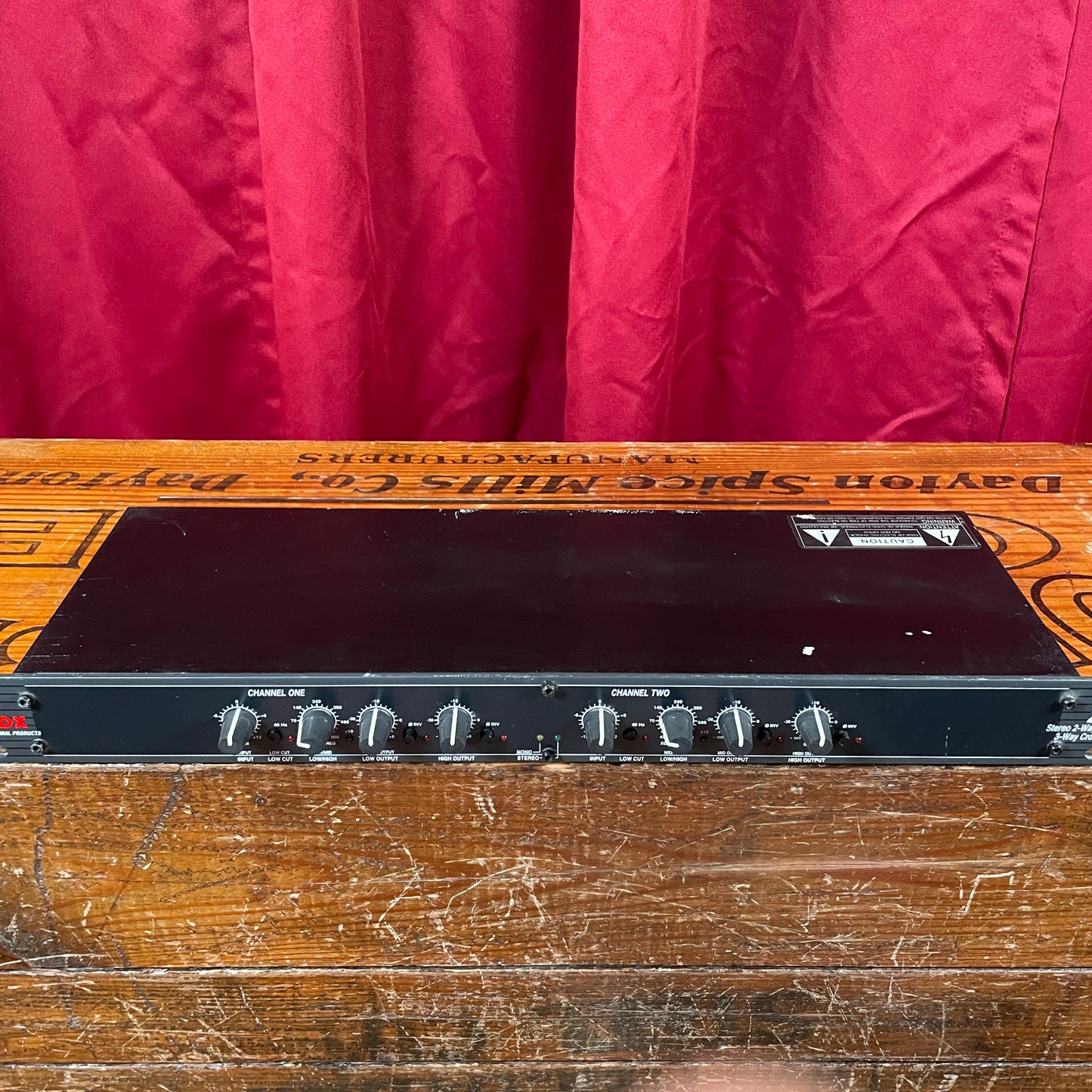 dbx 223 Stereo 2-Way / Mono 3-Way Crossover