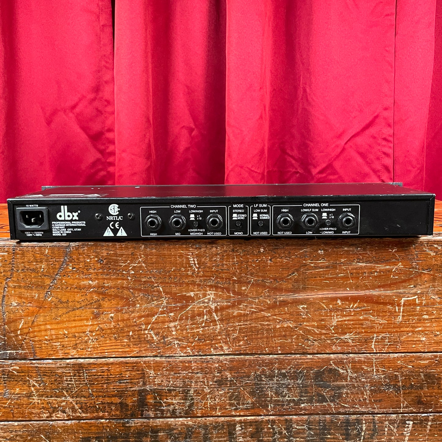 dbx 223 Stereo 2-Way / Mono 3-Way Crossover