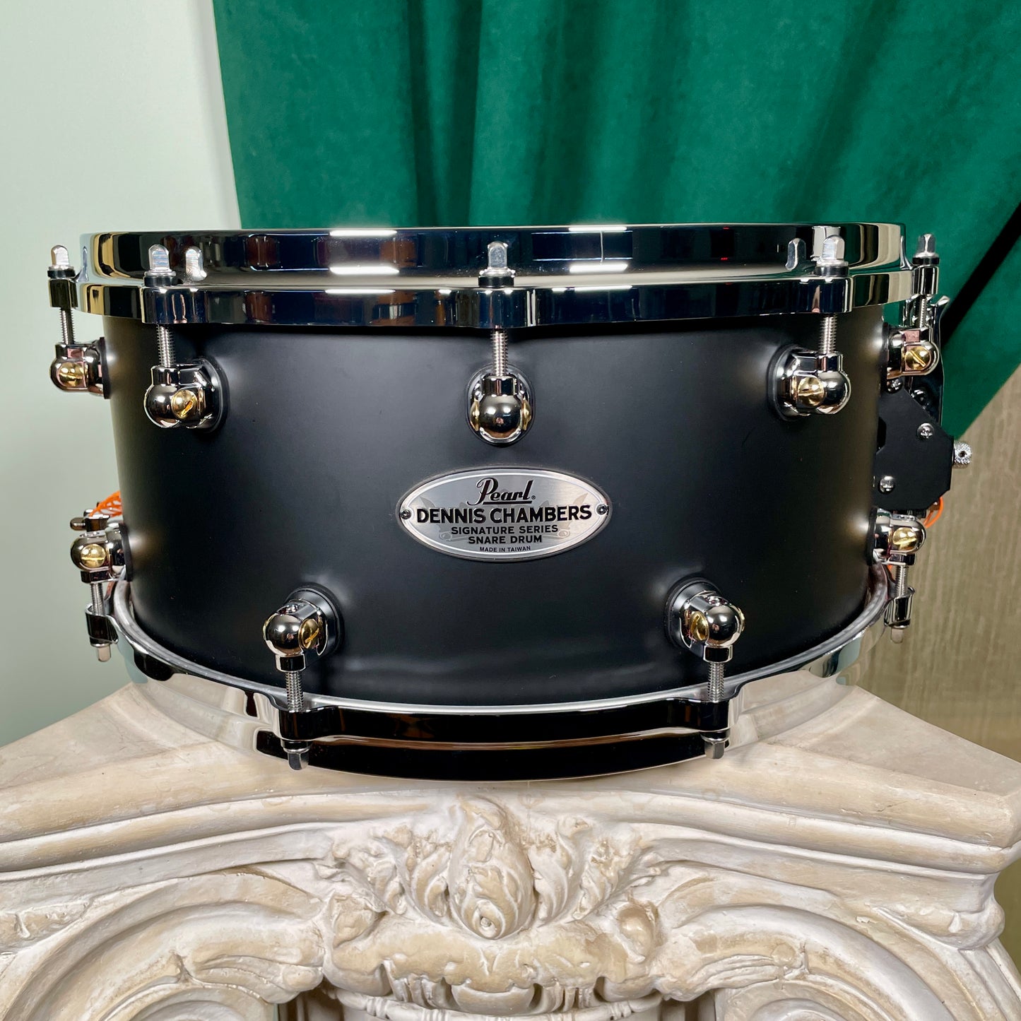 Pearl Dennis Chambers Signature Series 6.5x14 Maple Snare Drum Black