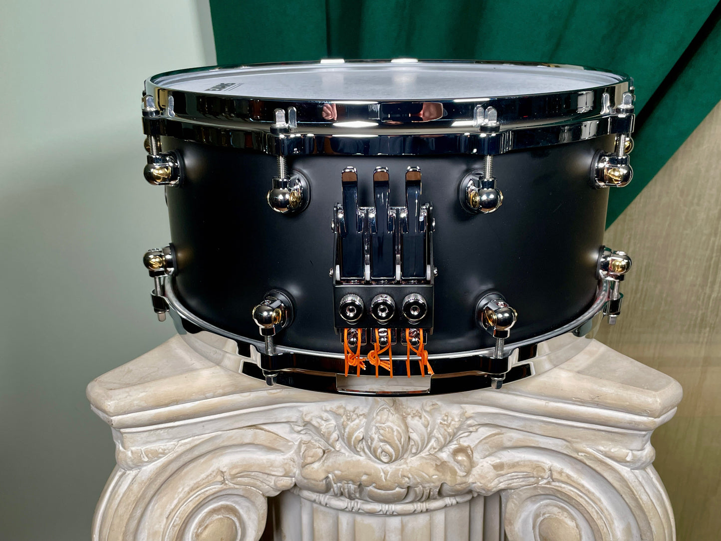 Pearl Dennis Chambers Signature Series 6.5x14 Maple Snare Drum Black