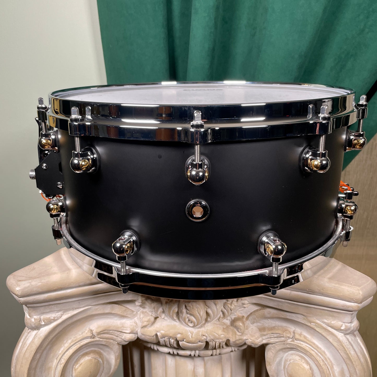 Pearl Dennis Chambers Signature Series 6.5x14 Maple Snare Drum Black