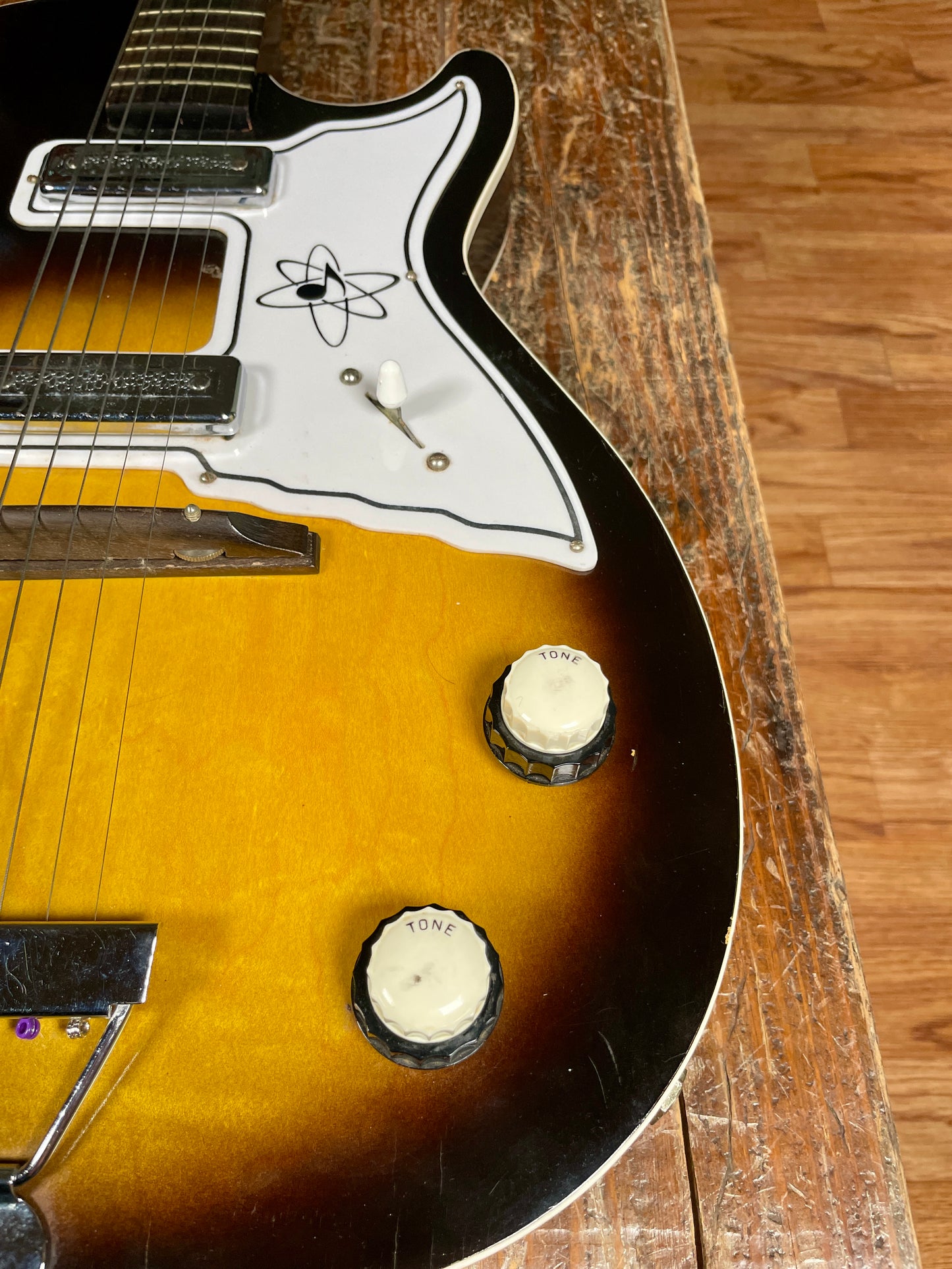 1960s Harmony H46 Stratotone "Mars" Electric Guitar Sunburst