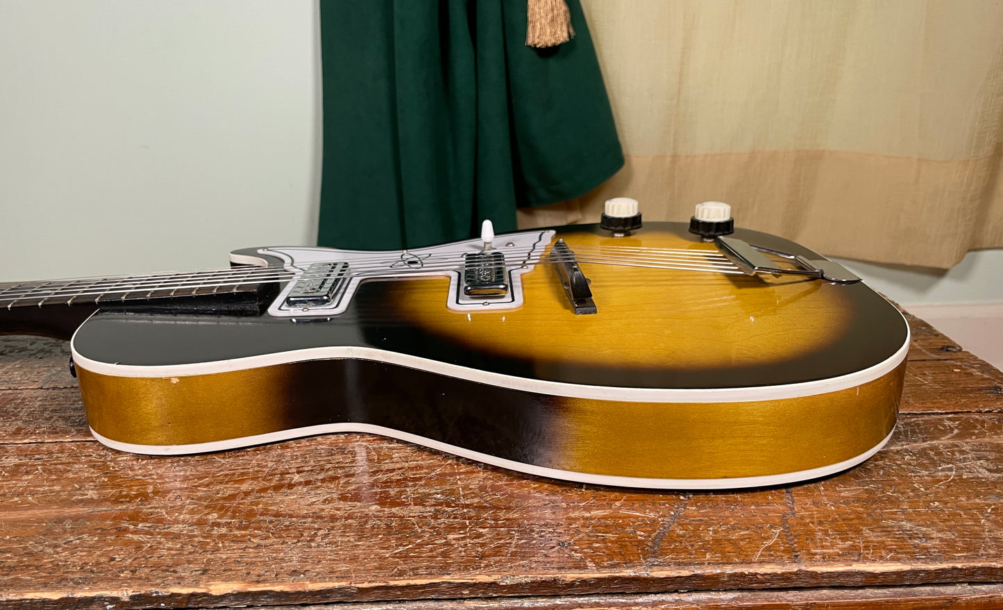 1960s Harmony H46 Stratotone "Mars" Electric Guitar Sunburst