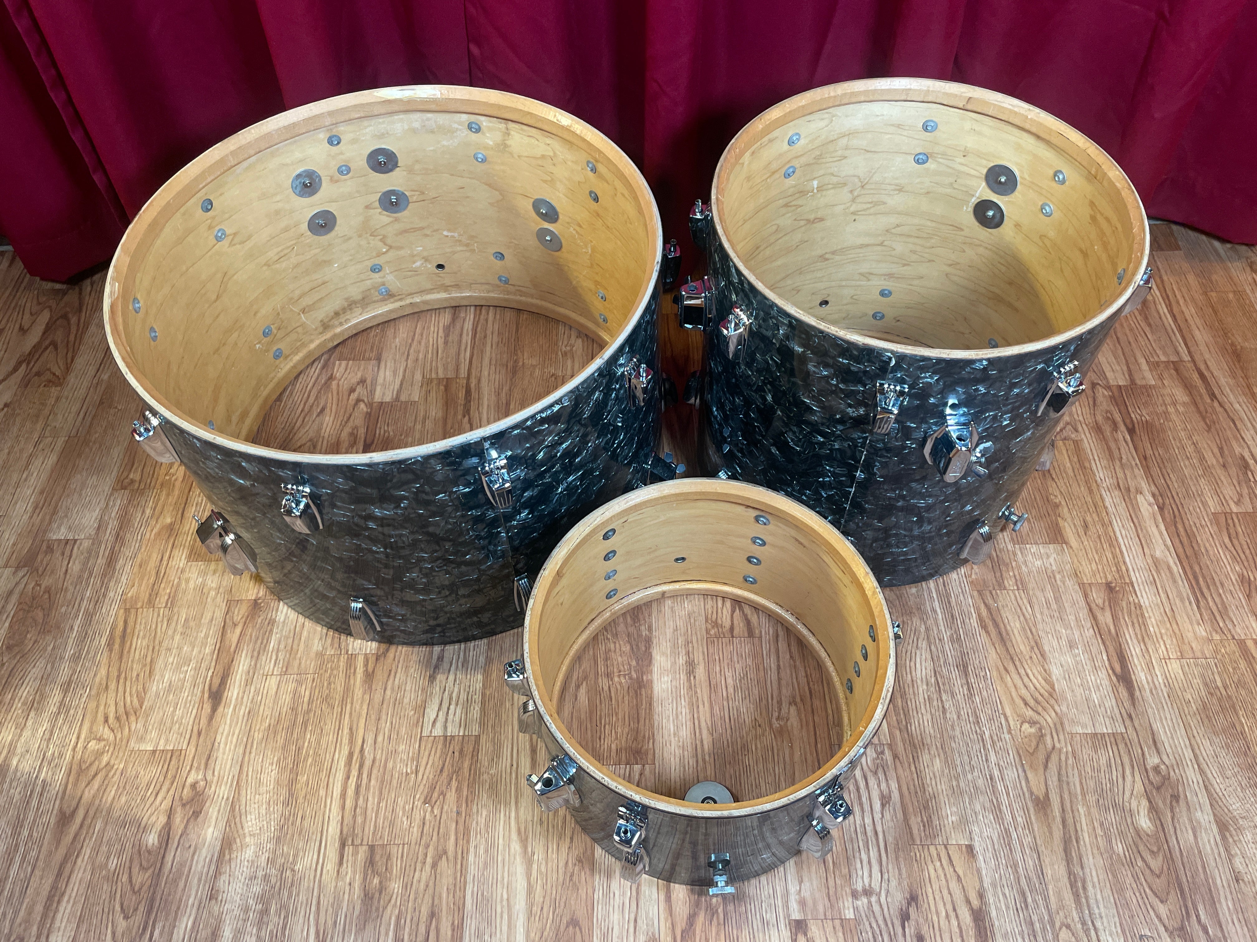 1970 Ludwig Super Classic Drum Set Black Diamond Pearl 22/13