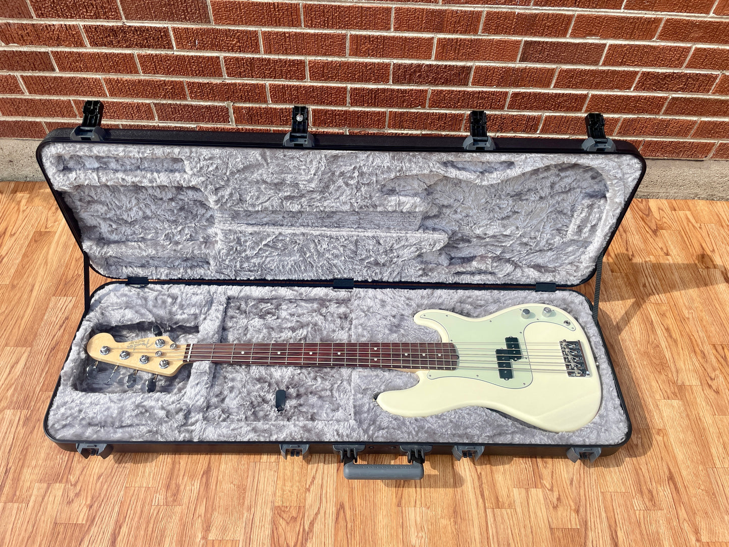 2019 Fender American Professional Precision Bass V 5-String Olympic White w/ OHSC