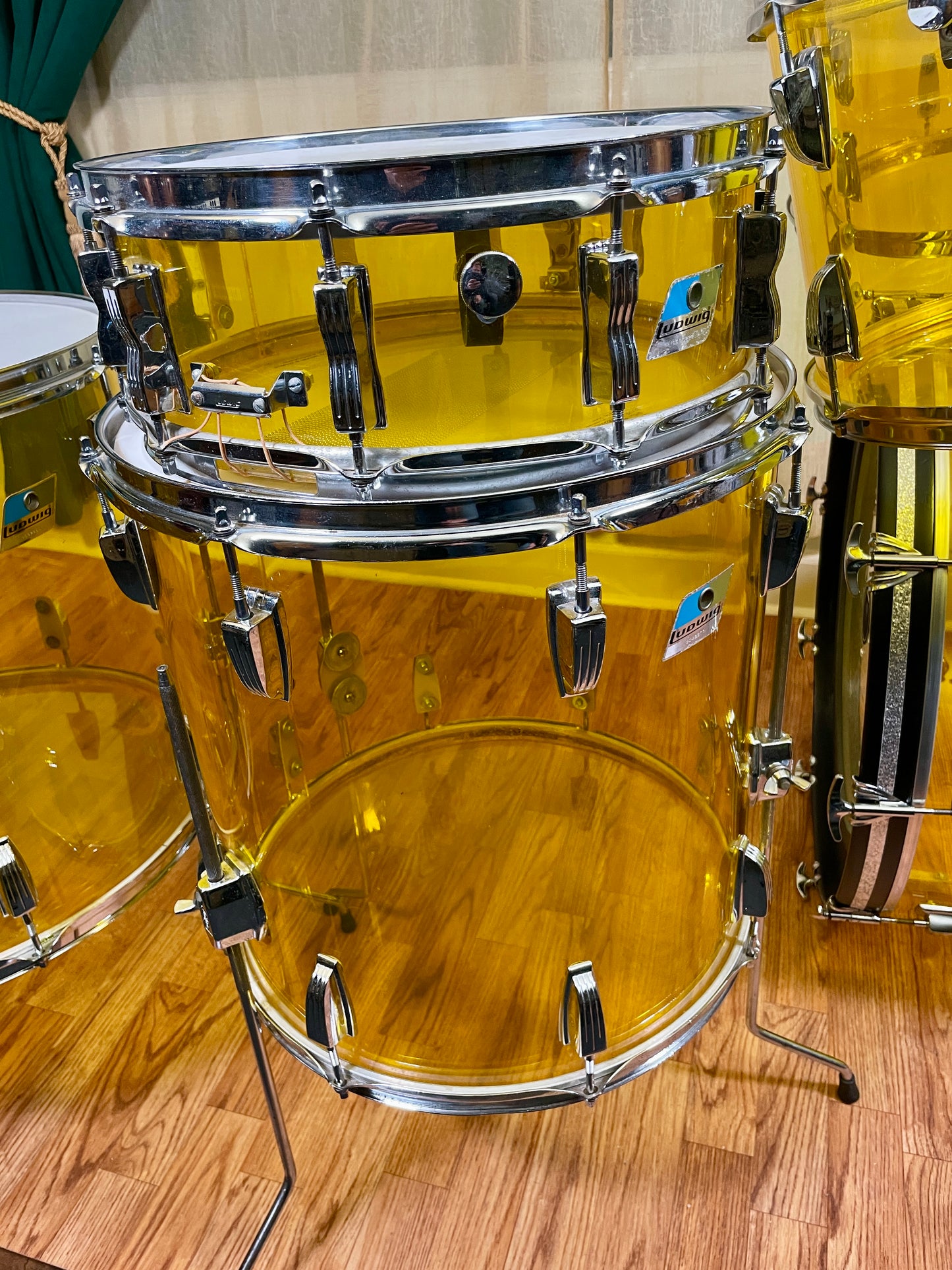 1970s Ludwig Yellow Vistalite Drum Set 24/13/14/16/18 w/ 5x14 Snare Drum