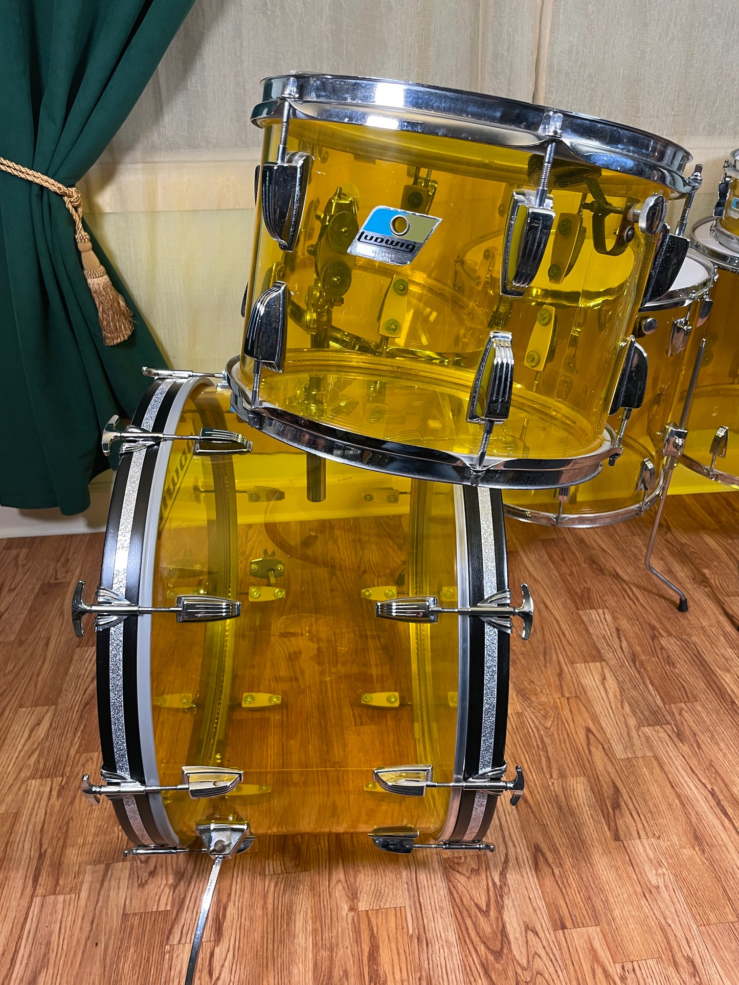1970s Ludwig Yellow Vistalite Drum Set 24/13/14/16/18 w/ 5x14 Snare Drum