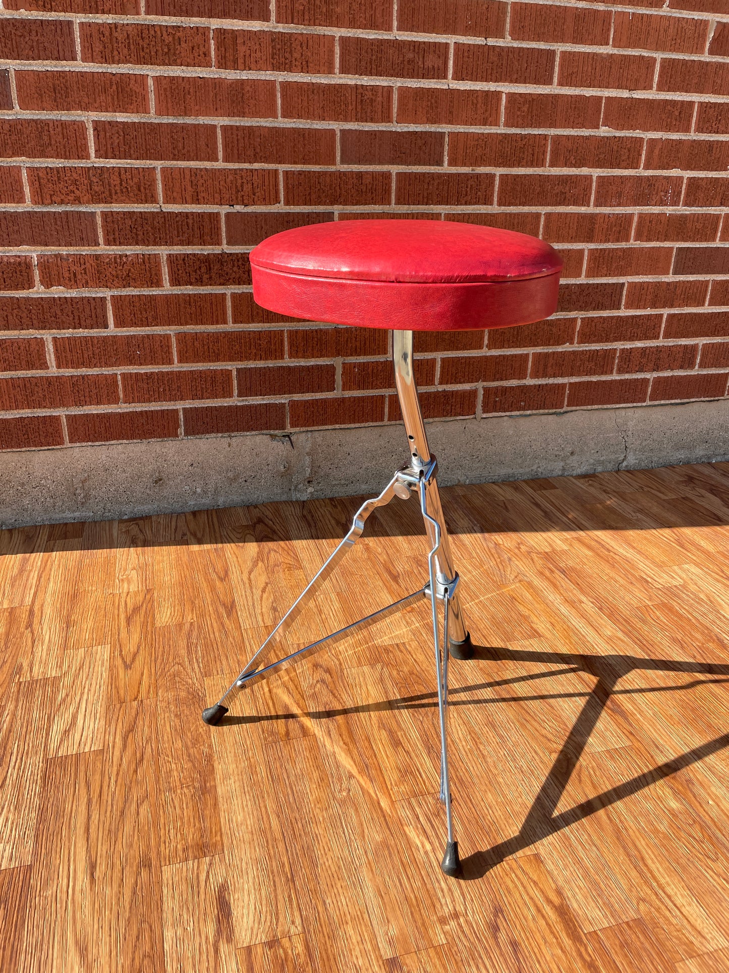 1960s Ludwig No. 1025 Porto-Seat Drum Throne Red