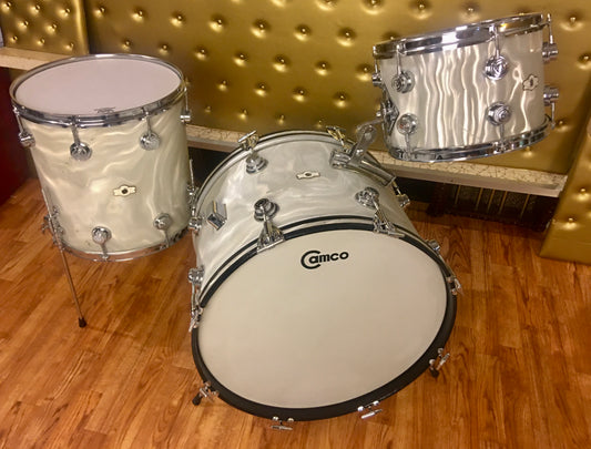 Early 1960s Camco 4 ply Oaklawn Drum Set 20/12/14 White Moire
