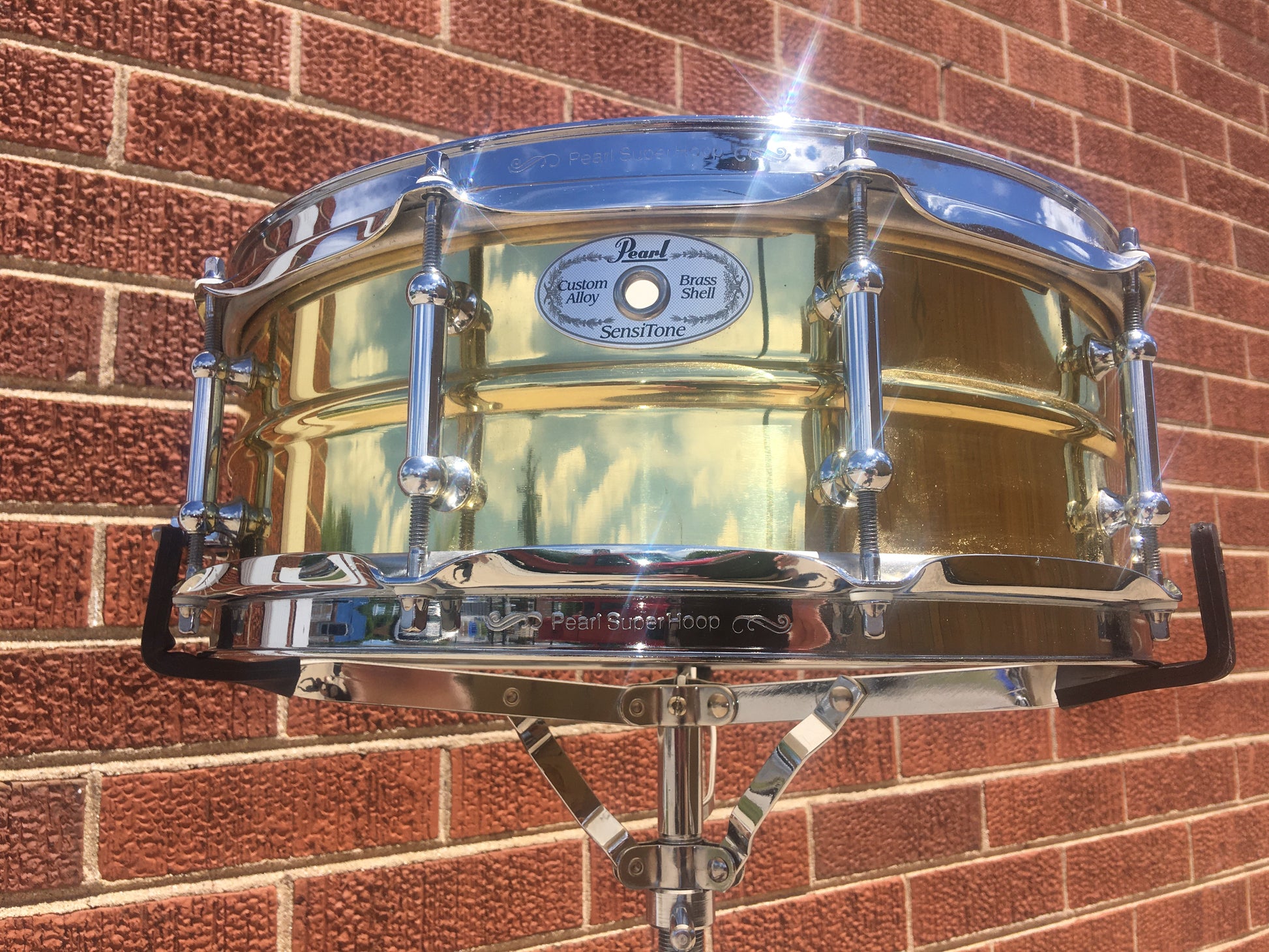 Pearl SensiTone 5x14 Brass Snare Drum w/ Tube Lugs – Drugan's Drums &  Guitars