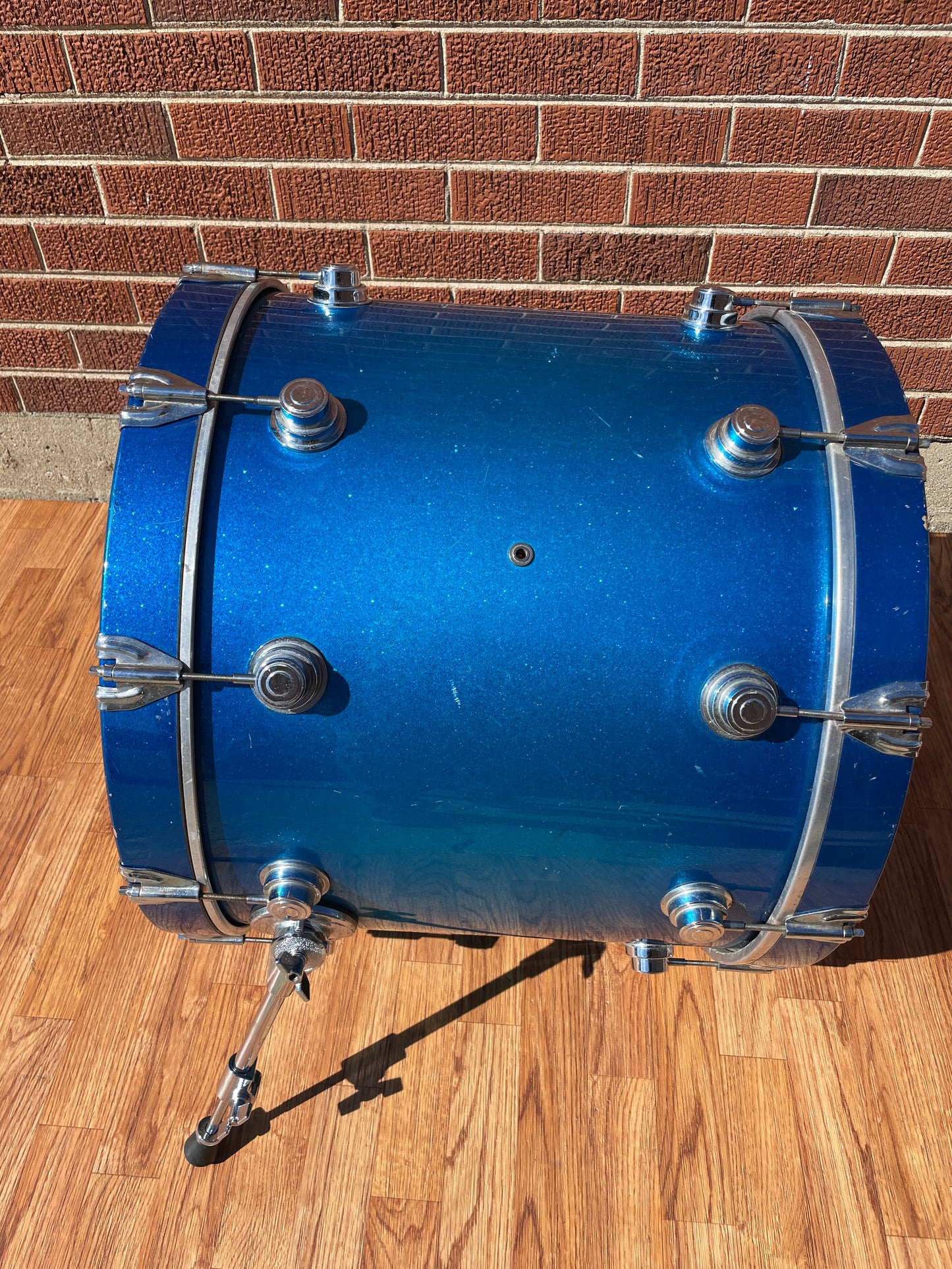 DW 18x22 Bass Drum Blue Sparkle Fade Drum Workshop