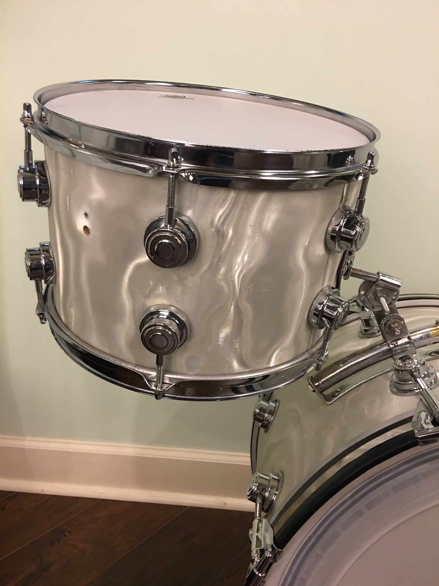 Early 1960s Camco 4 ply Oaklawn Drum Set 20/12/14 White Moire