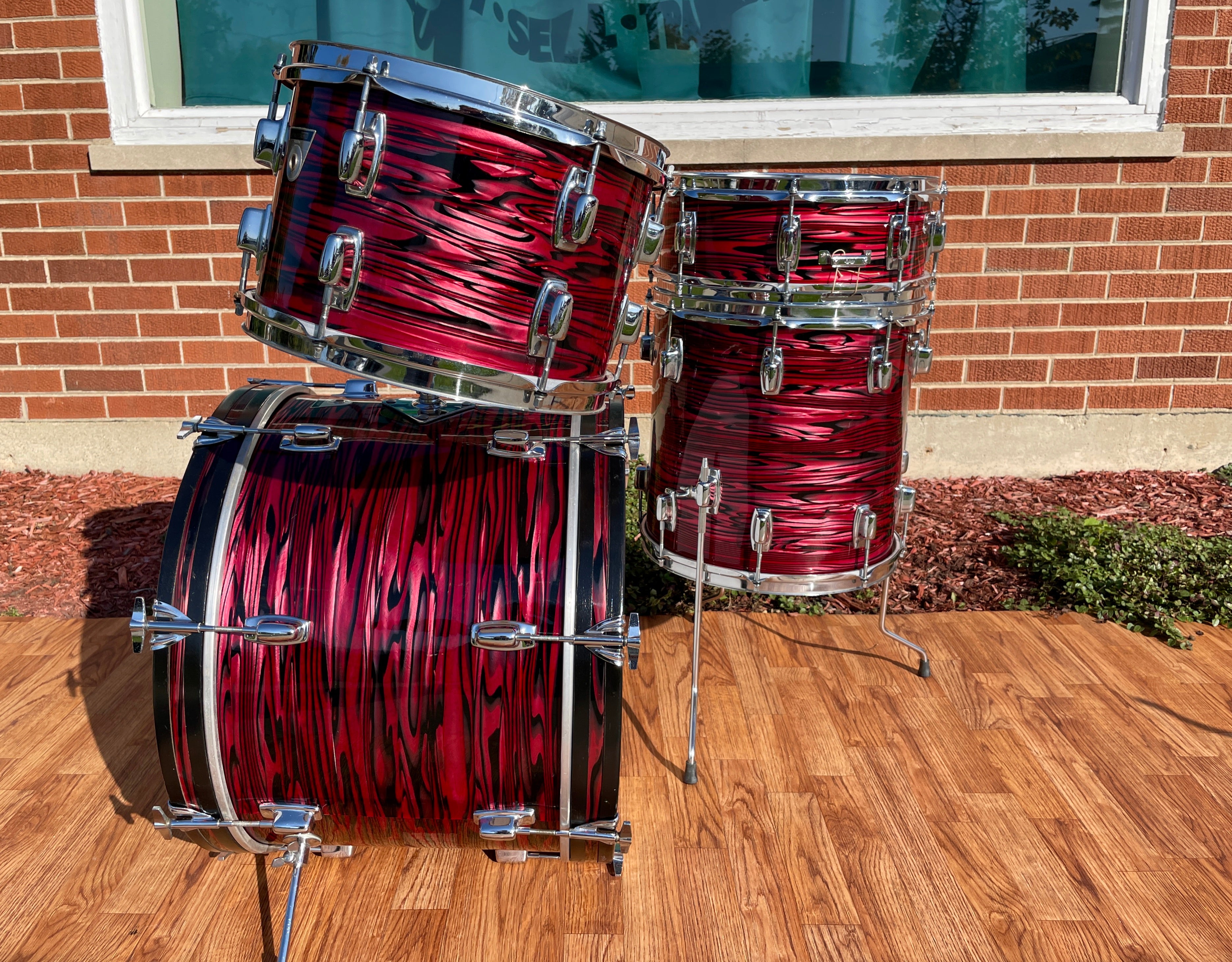 1971 Ludwig Standard trummikomplekt Ruby Red1971 Ludwig Standard trummikomplekt Ruby Red  