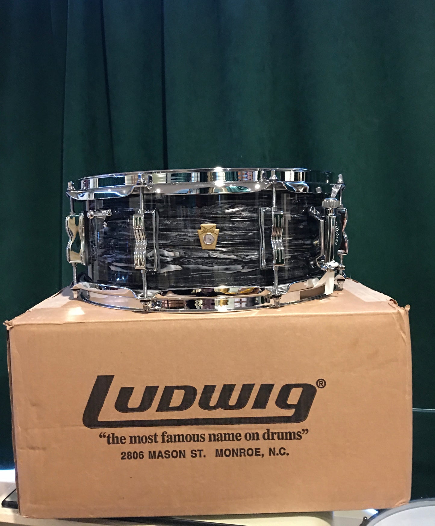 Ludwig 5.5x14 Jazz Fest LS9081Q 3-Ply Mahogany Snare Drum Vintage Black Oyster Pearl