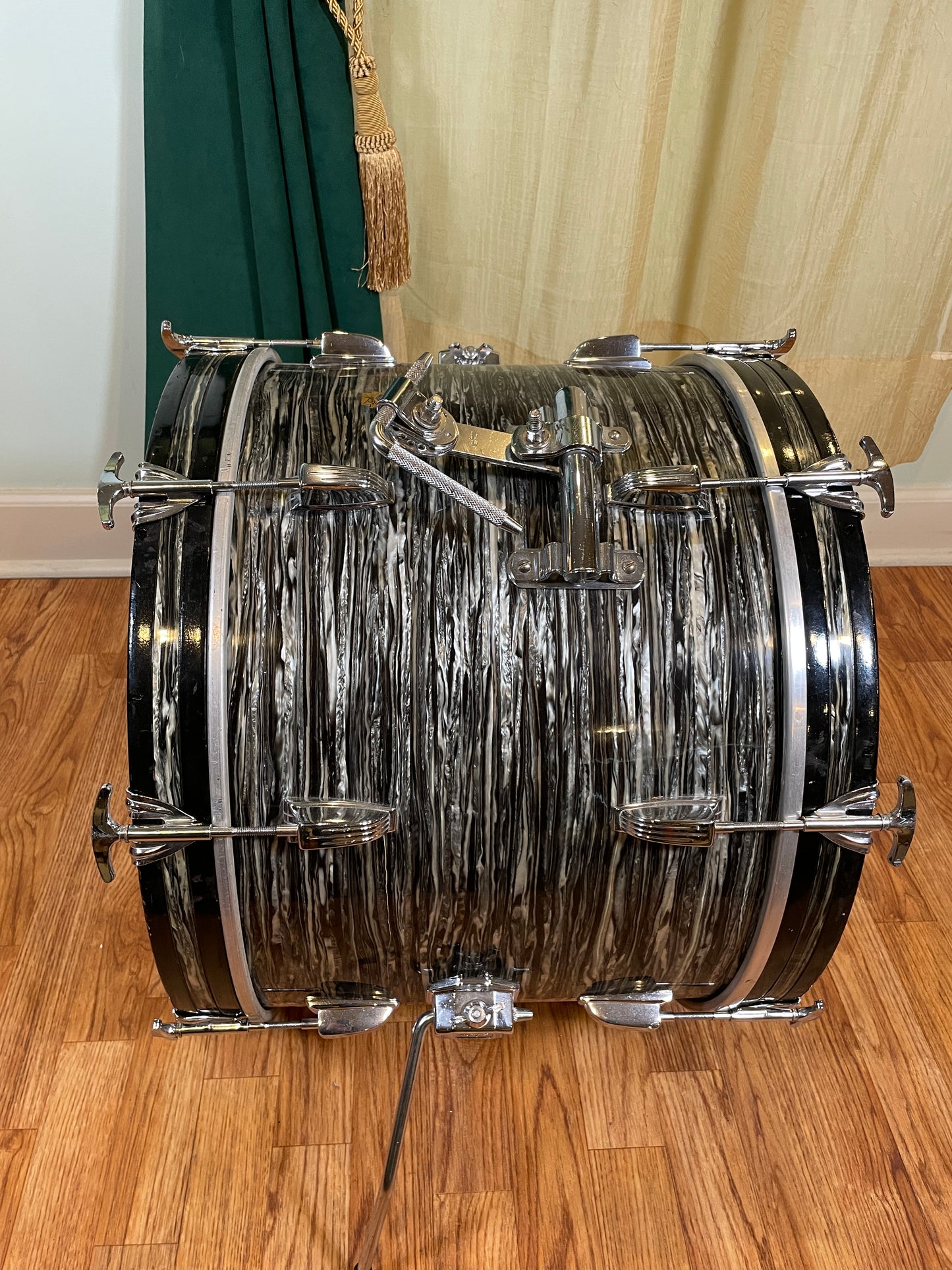 1966 Ludwig 14x20 Down Beat Bass Drum Oyster Black Pearl