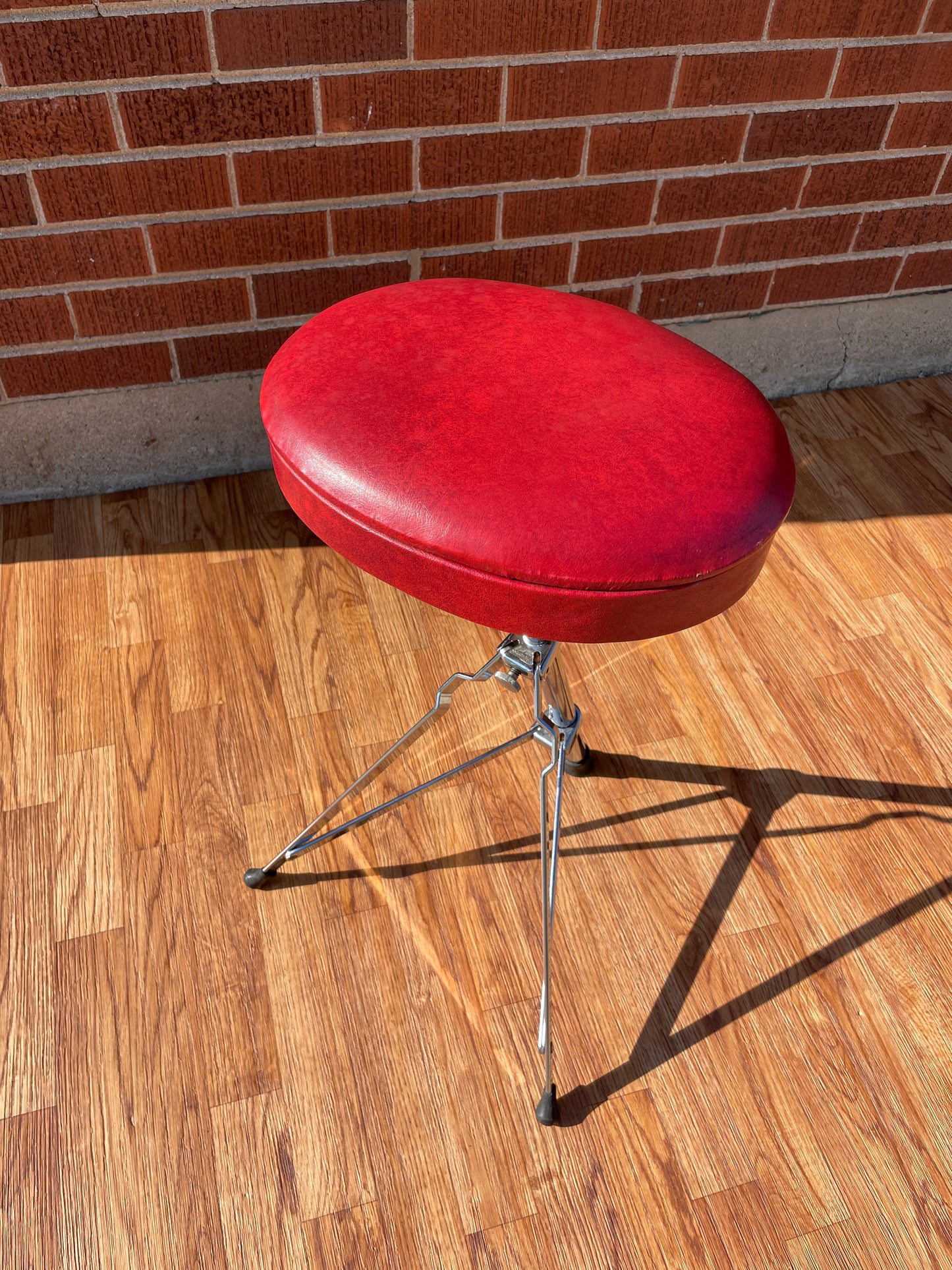 1960s Ludwig No. 1025 Porto-Seat Drum Throne Red