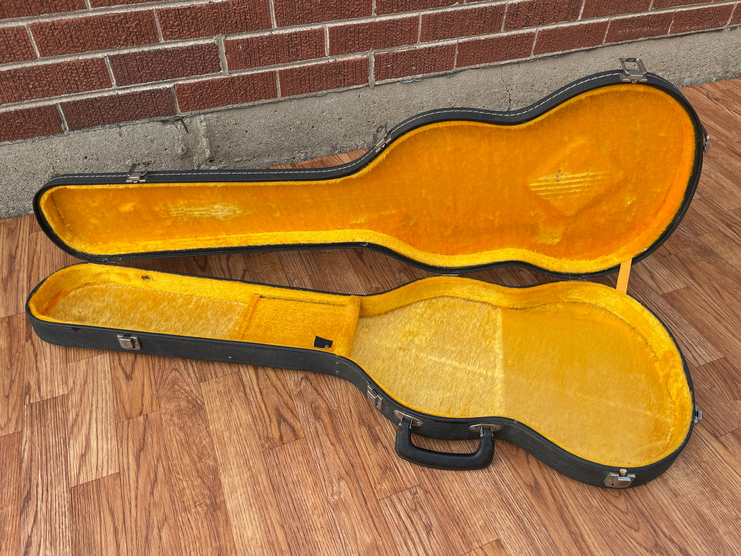 1970s Ibanez Lawsuit Era SG Guitar Case Yellow Interior