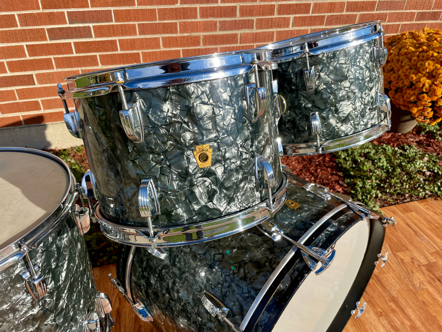 1961 Ludwig No. 983P 5pc Hollywood Outfit Drum Set w/ Jazz Festival Snare Black Diamond Pearl 22/12/12/16/5x14