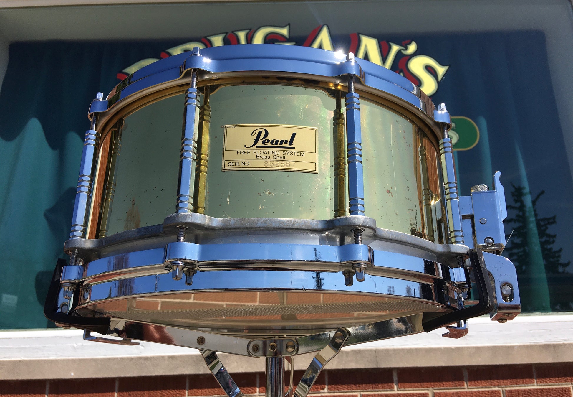 1980s Pearl 1st Generation 6.5x14 Free Floating Brass Shell Snare Drum –  Drugan's Drums & Guitars