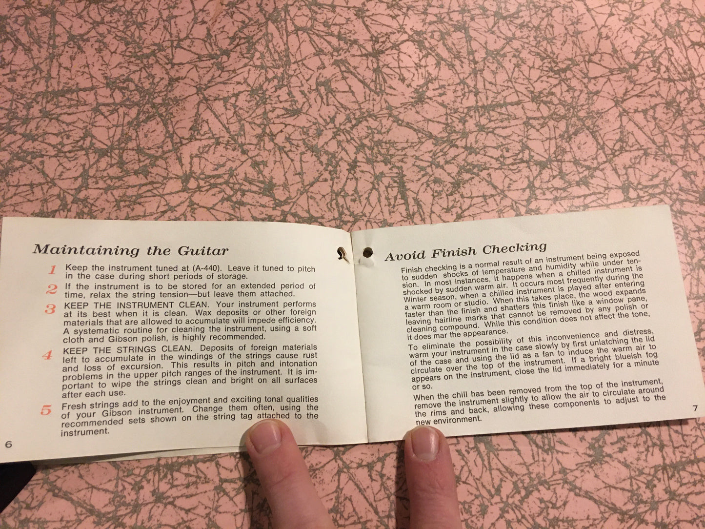 1960s / 1970s Gibson Warranty & Instruction Hang Tag Booklet Case Candy