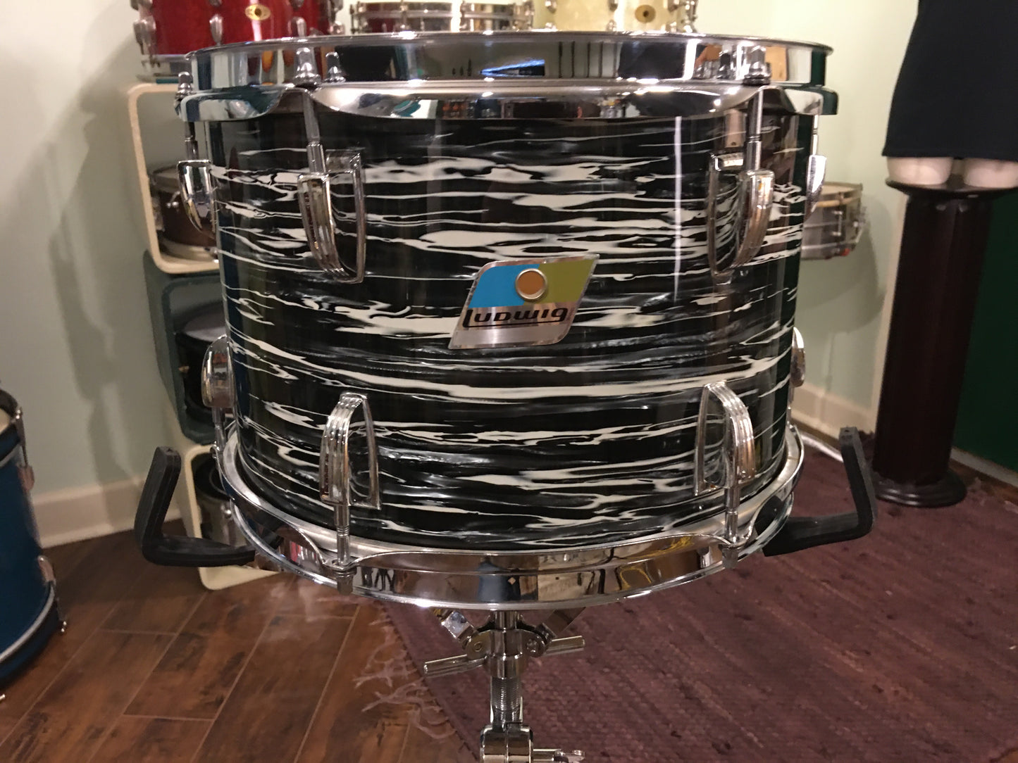 Early 1970s Ludwig 8x12 Oyster Black Pearl Classic Tom Drum 3 Ply